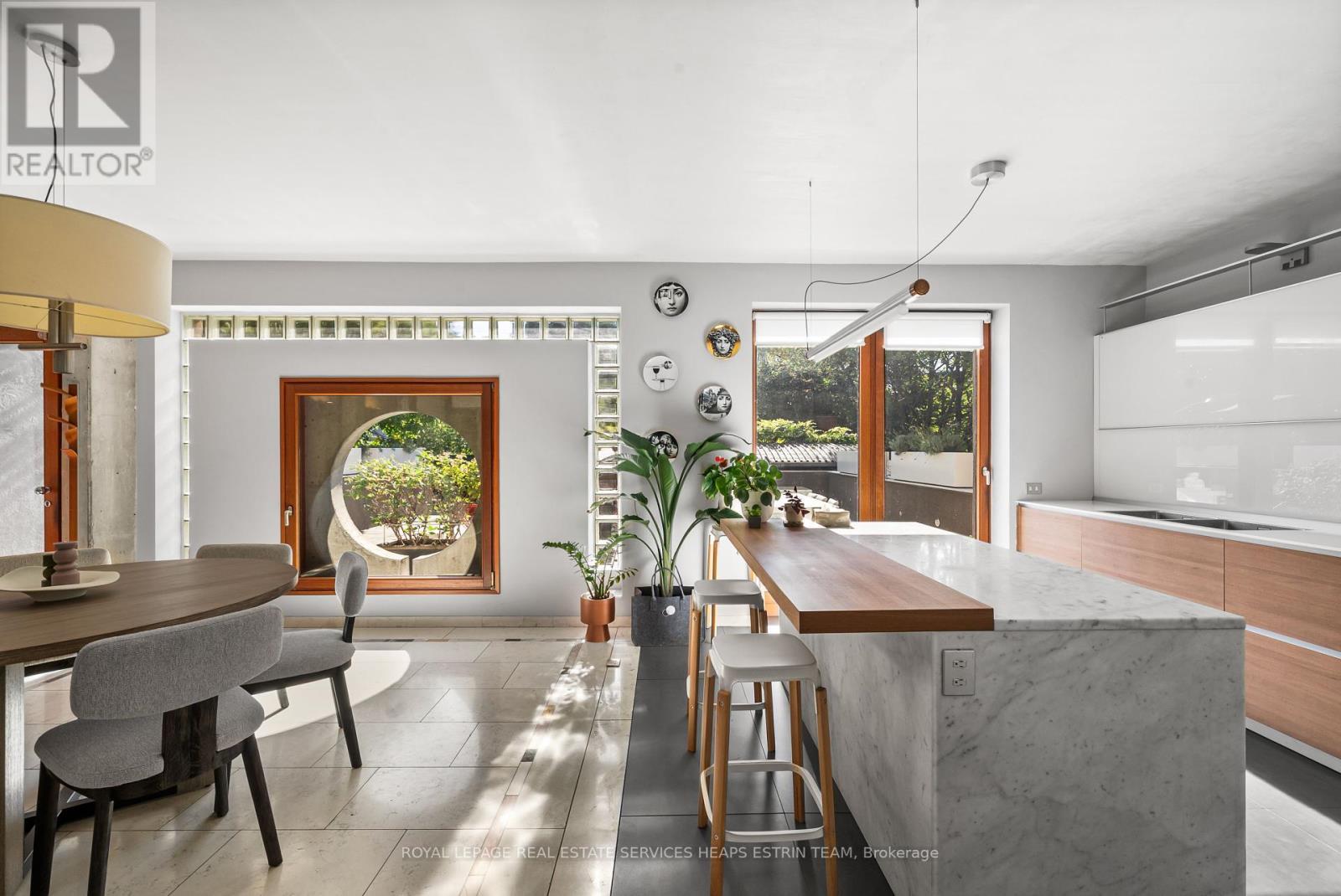 












31 GOVERNORS ROAD

,
Toronto,




Ontario
M4W2E9

