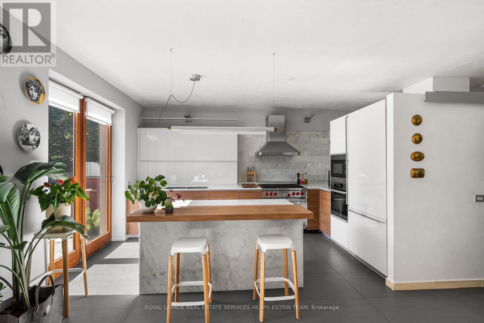 












31 GOVERNORS ROAD

,
Toronto,




Ontario
M4W2E9

