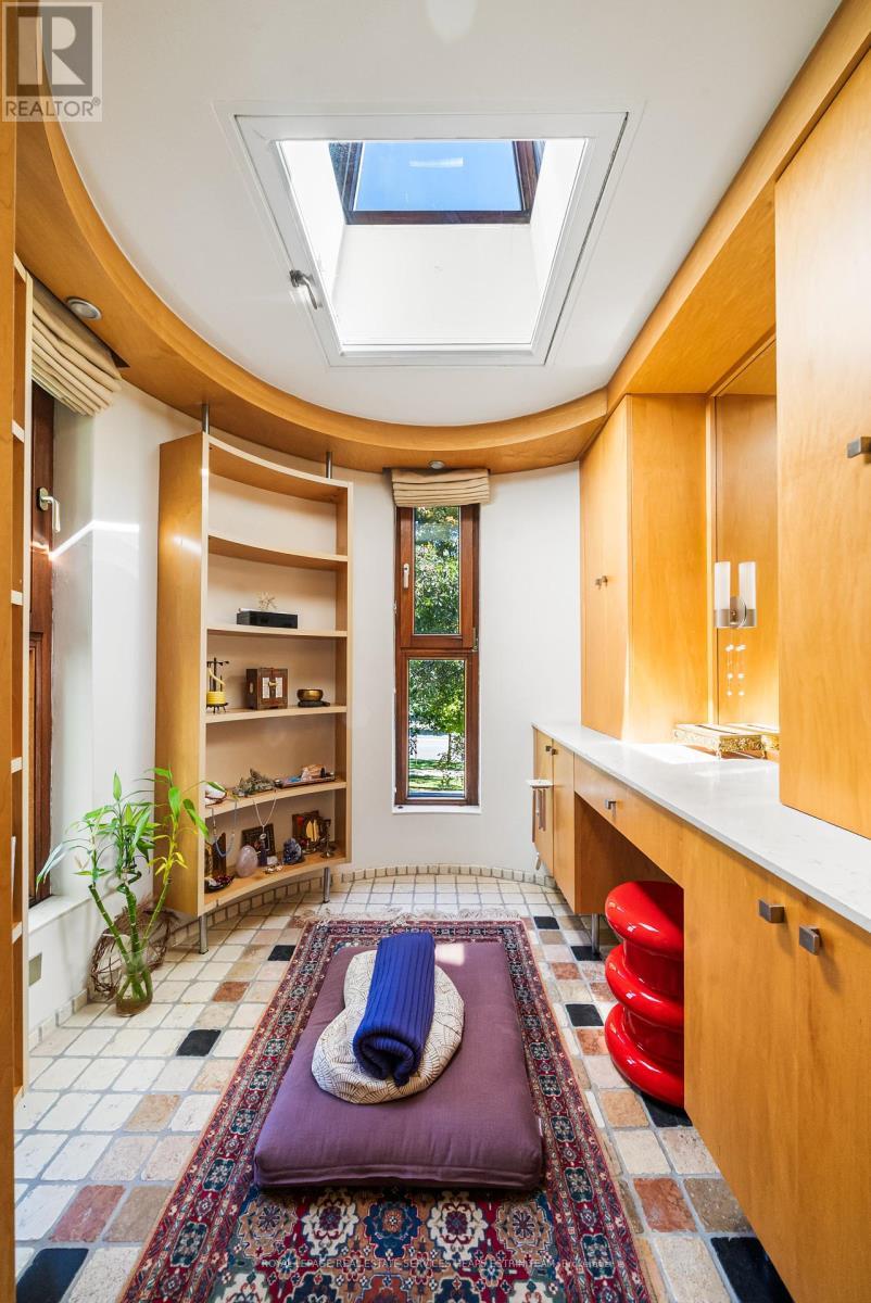 












31 GOVERNORS ROAD

,
Toronto,




Ontario
M4W2E9

