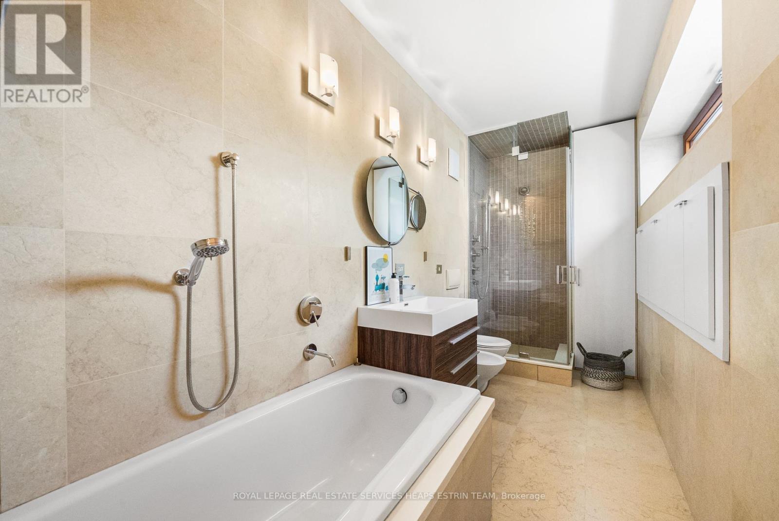 












31 GOVERNORS ROAD

,
Toronto,




Ontario
M4W2E9

