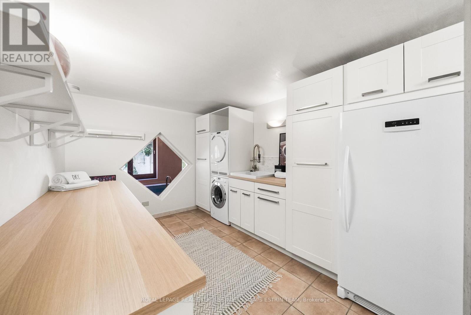 












31 GOVERNORS ROAD

,
Toronto,




Ontario
M4W2E9

