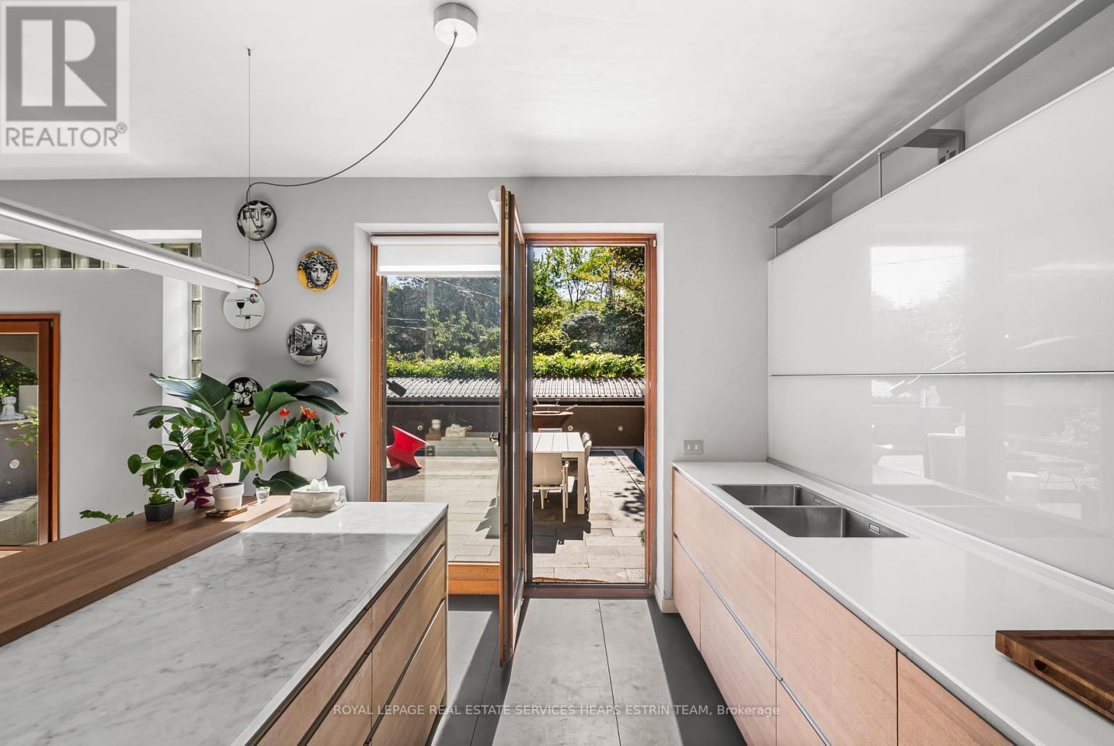 












31 GOVERNORS ROAD

,
Toronto,




Ontario
M4W2E9

