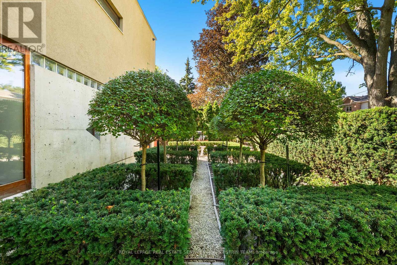 












31 GOVERNORS ROAD

,
Toronto,




Ontario
M4W2E9

