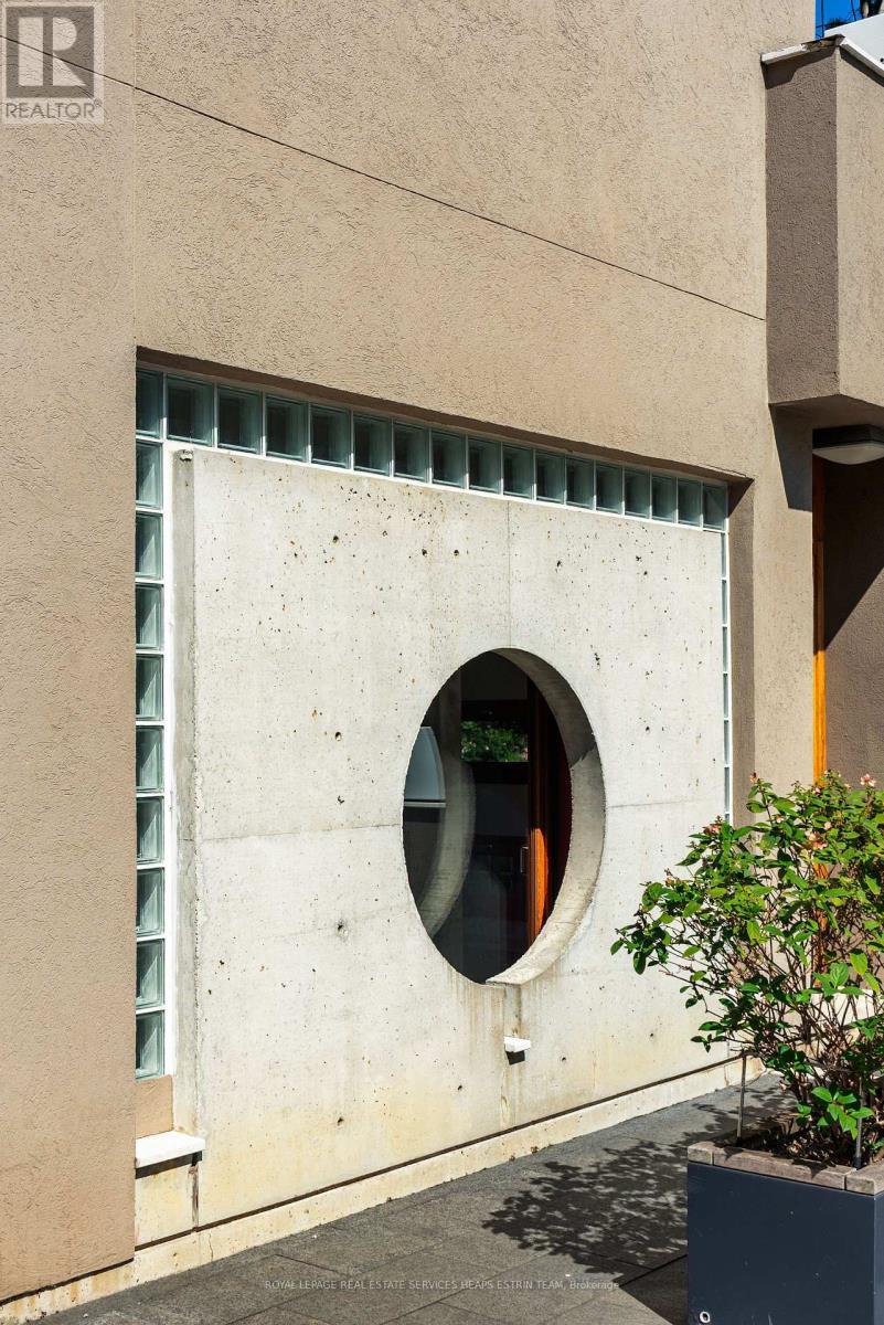 












31 GOVERNORS ROAD

,
Toronto,




Ontario
M4W2E9

