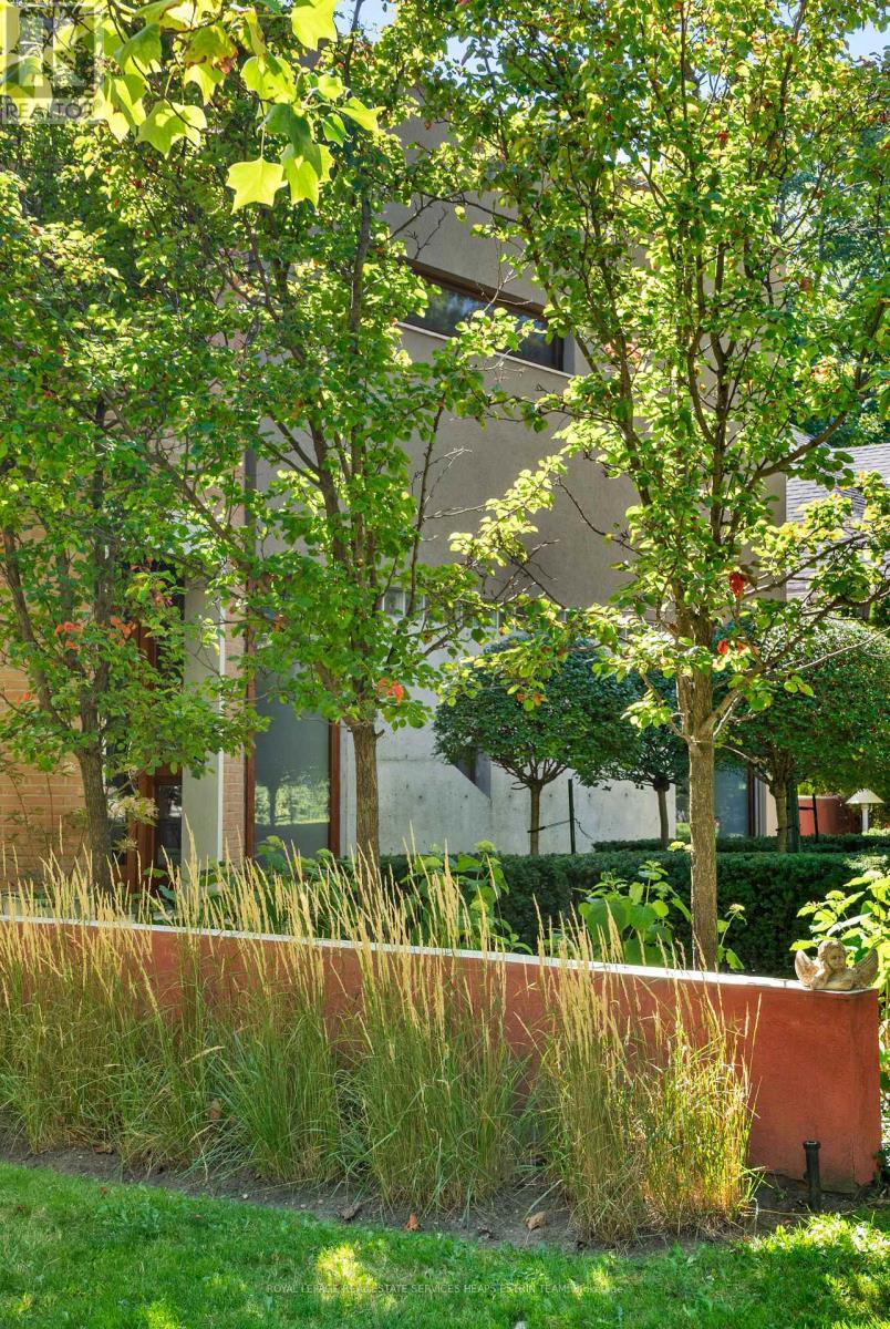 












31 GOVERNORS ROAD

,
Toronto,




Ontario
M4W2E9

