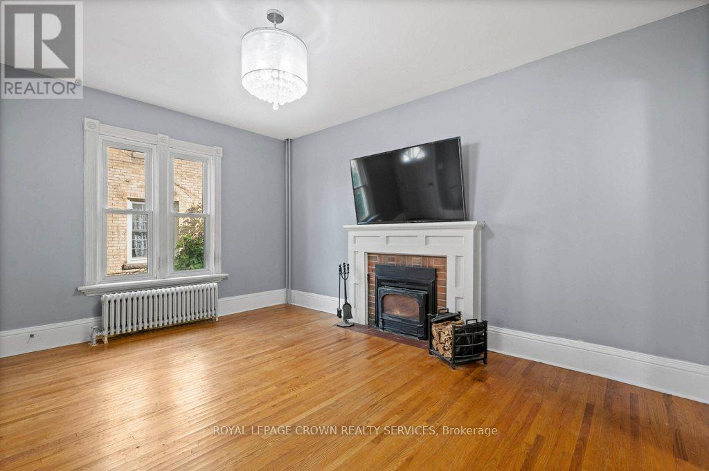 












158 TERRACE HILL STREET

,
Brantford,




Ontario
N3R1G6

