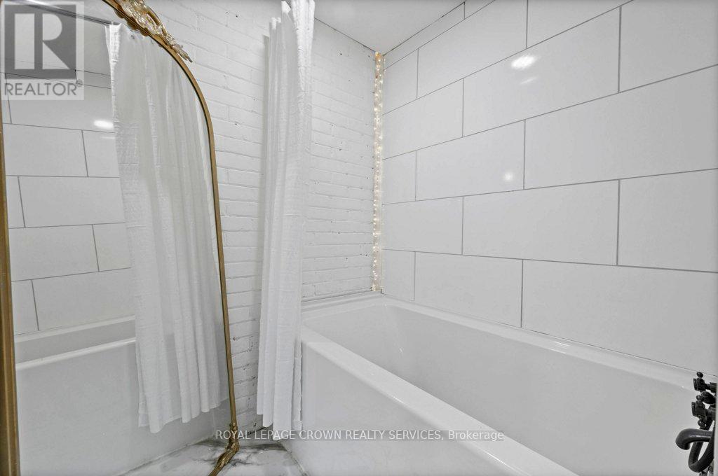 












158 TERRACE HILL STREET

,
Brantford,




Ontario
N3R1G6

