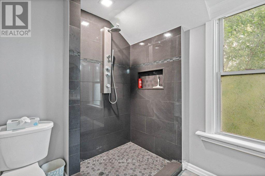 












158 TERRACE HILL STREET

,
Brantford,




Ontario
N3R1G6

