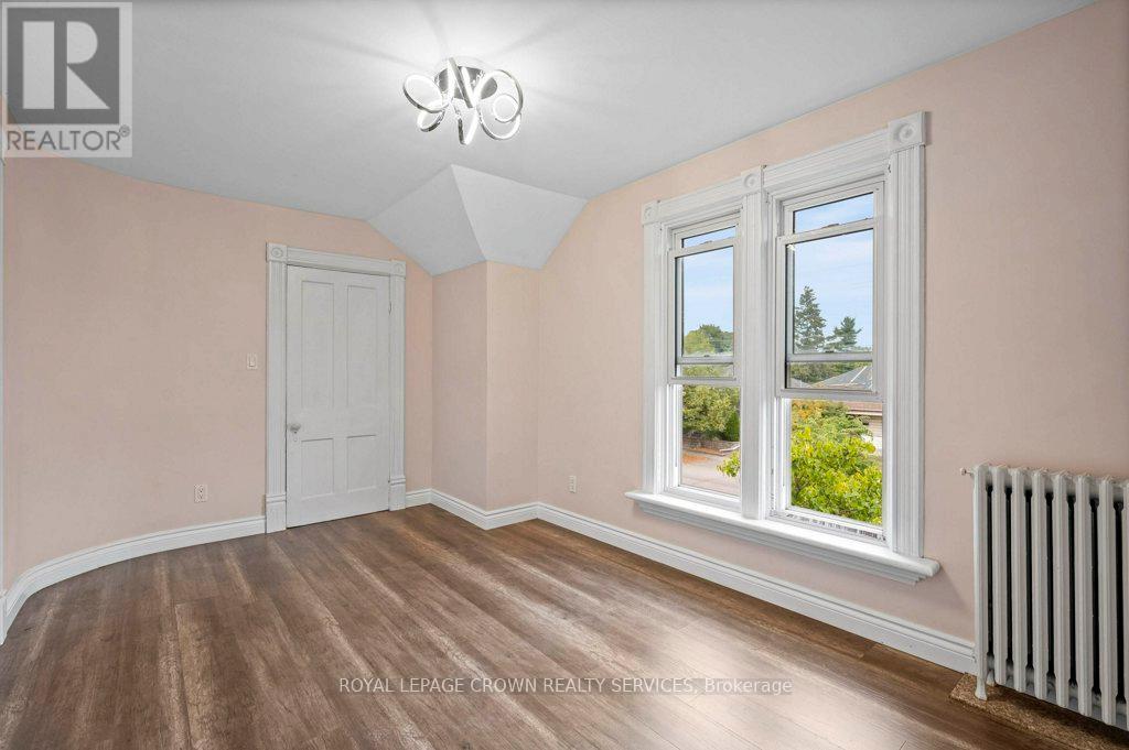 












158 TERRACE HILL STREET

,
Brantford,




Ontario
N3R1G6

