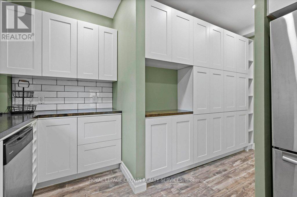 












158 TERRACE HILL STREET

,
Brantford,




Ontario
N3R1G6

