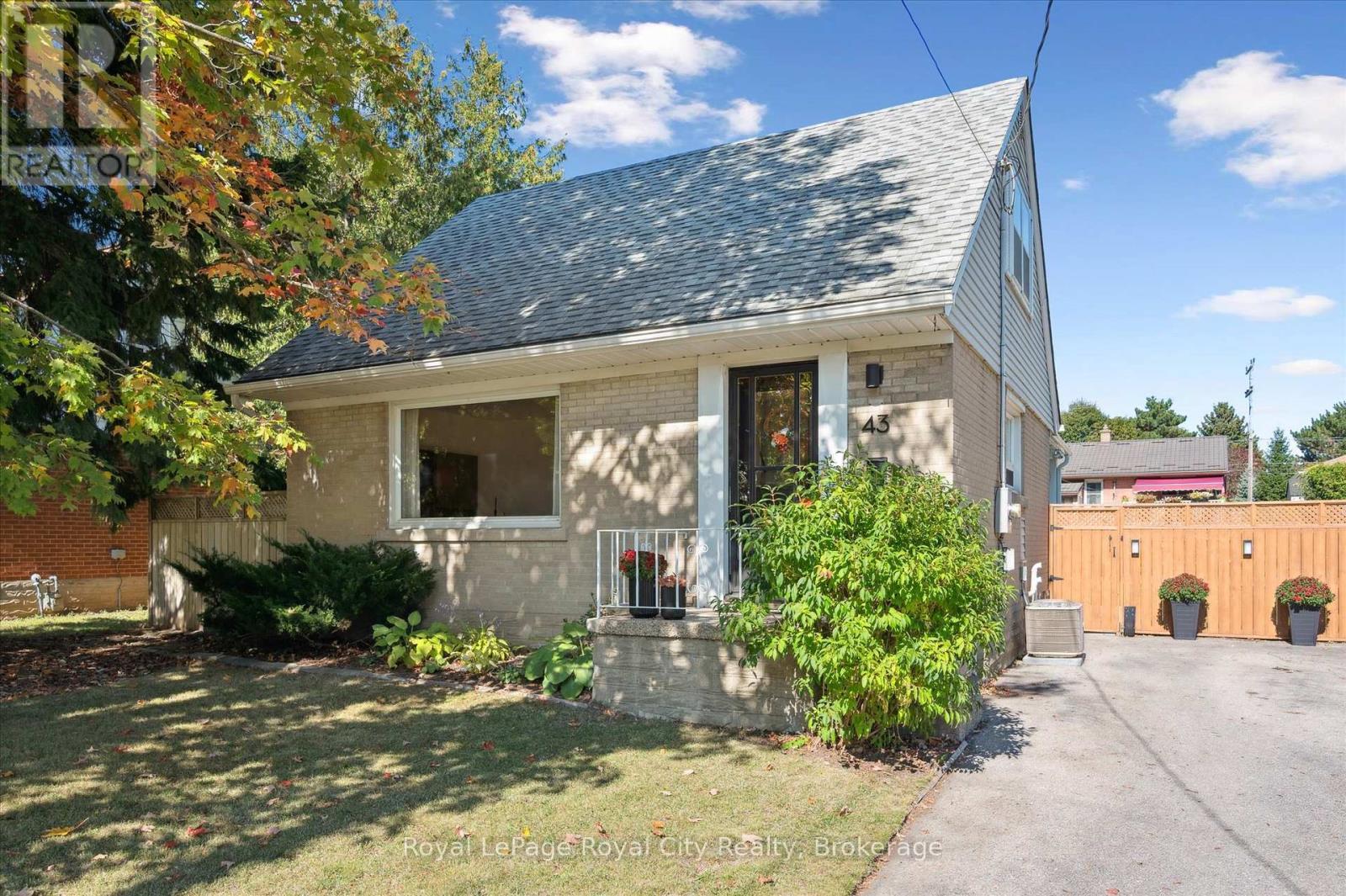 












43 VANCOUVER DRIVE

,
Guelph (St. George's),




Ontario
N1E2E7

