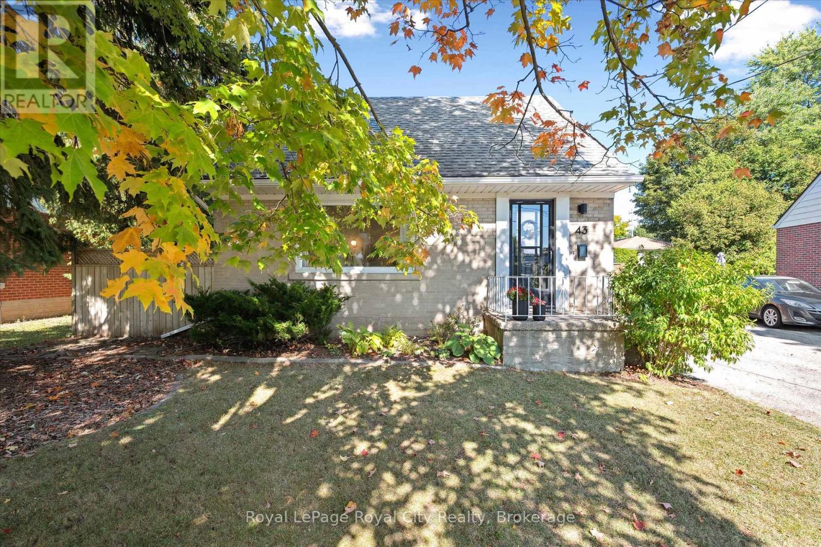 












43 VANCOUVER DRIVE

,
Guelph (St. George's),




Ontario
N1E2E7

