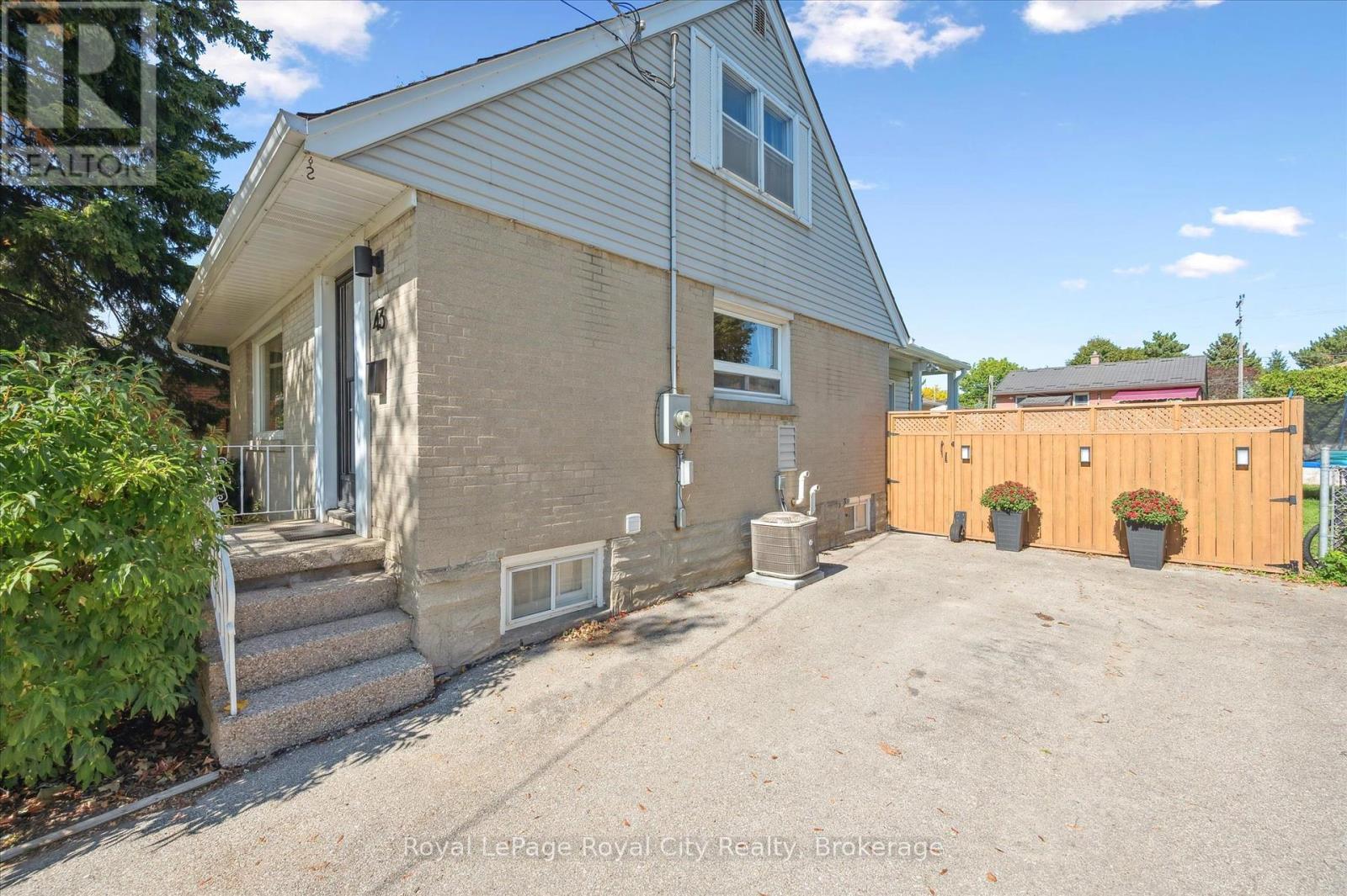 












43 VANCOUVER DRIVE

,
Guelph (St. George's),




Ontario
N1E2E7

