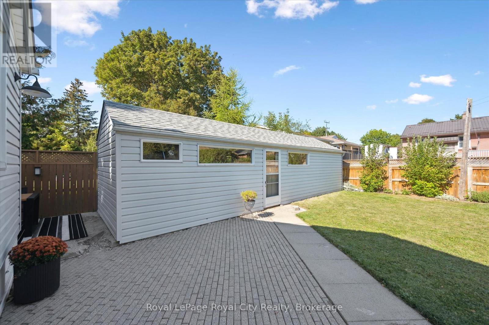












43 VANCOUVER DRIVE

,
Guelph (St. George's),




Ontario
N1E2E7

