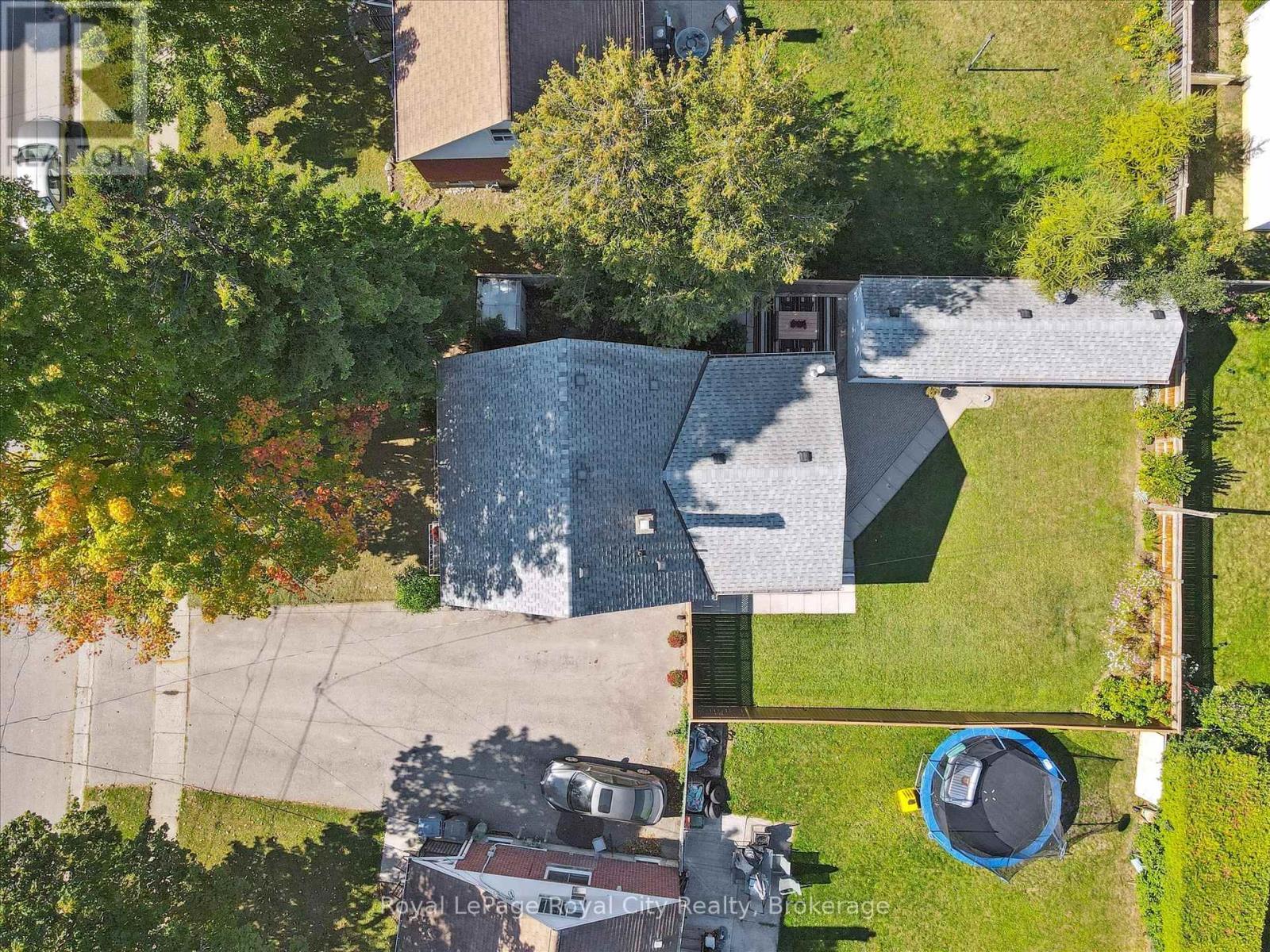 












43 VANCOUVER DRIVE

,
Guelph (St. George's),




Ontario
N1E2E7


