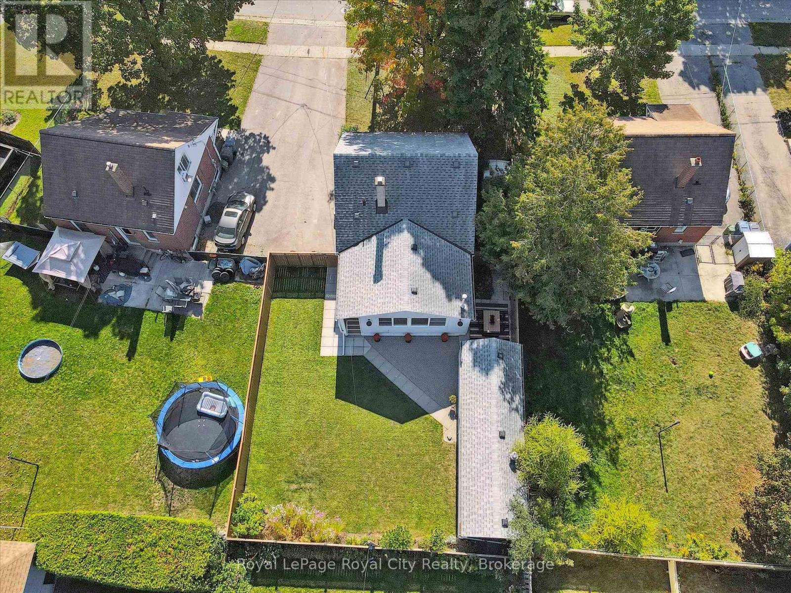 












43 VANCOUVER DRIVE

,
Guelph (St. George's),




Ontario
N1E2E7

