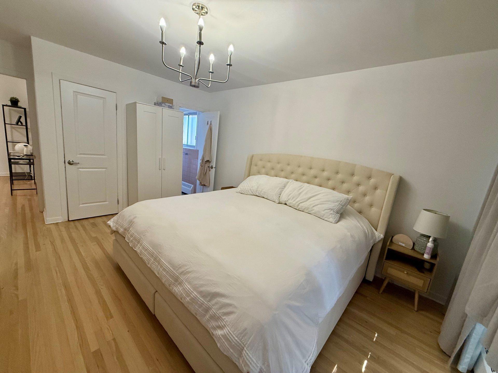 









11595


Rue Joseph-Casavant

,
Montréal (Ahuntsic-Cartierville),




QC
H3M2B9

