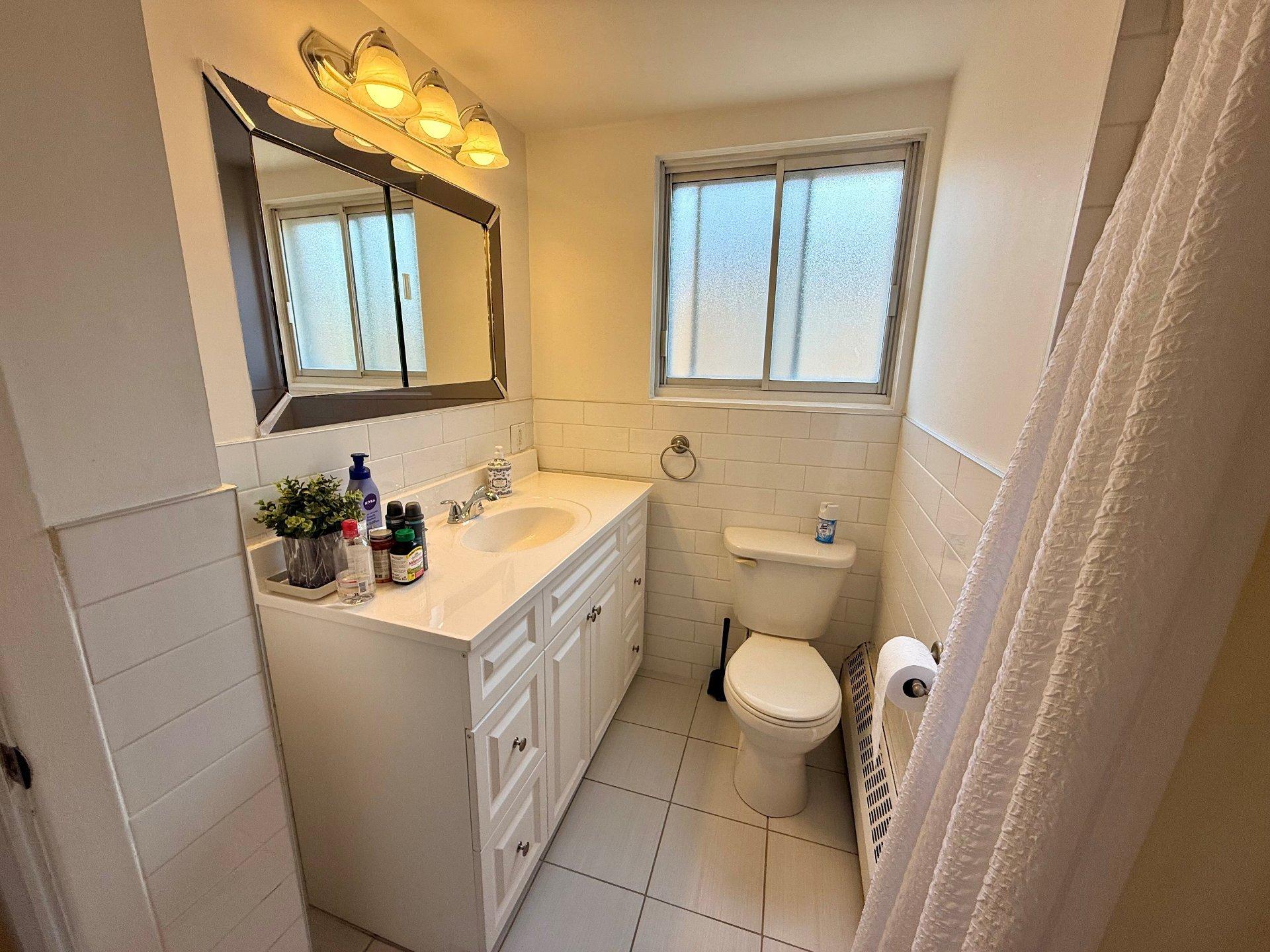 









11595


Rue Joseph-Casavant

,
Montréal (Ahuntsic-Cartierville),




QC
H3M2B9

