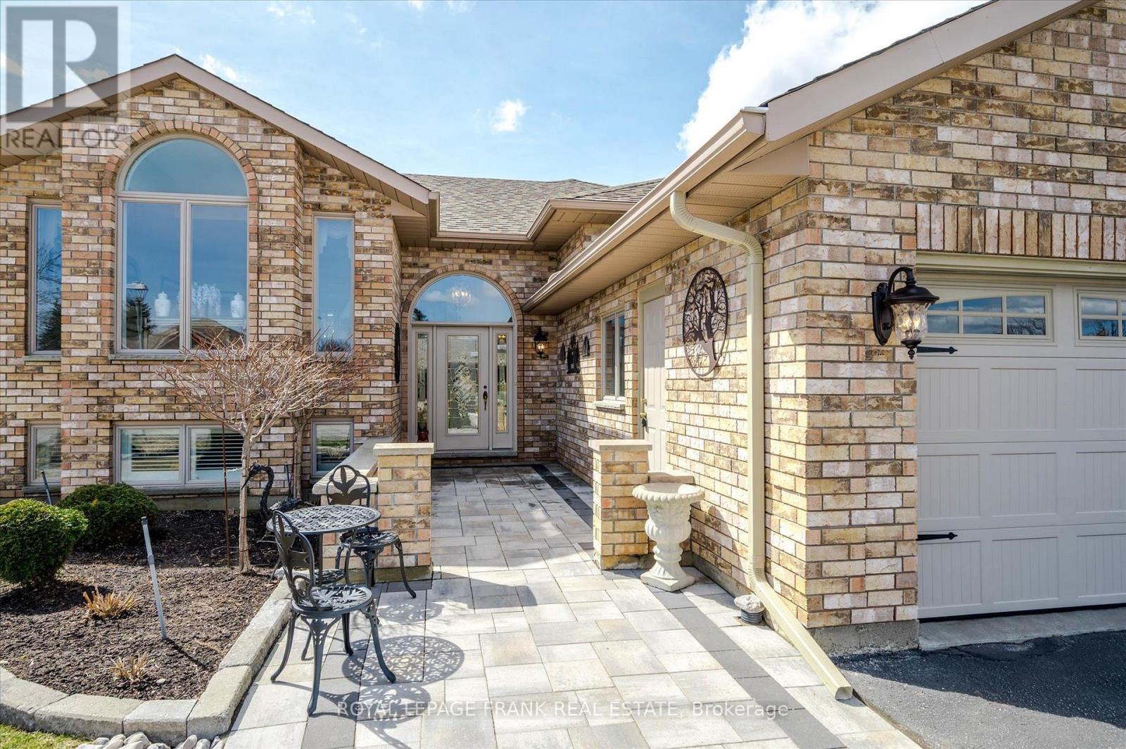 












42 HUNTINGWOOD CRESCENT

,
Kawartha Lakes (Bobcaygeon),




Ontario
K0M1A0

