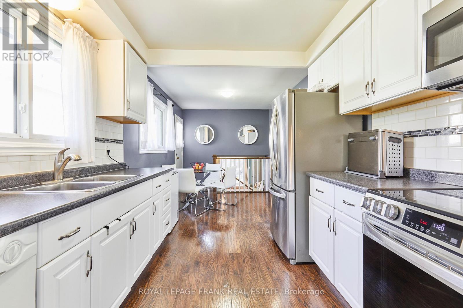












733 CLIFTON DRIVE

,
Oshawa (Centennial),




Ontario
L1G2Y9

