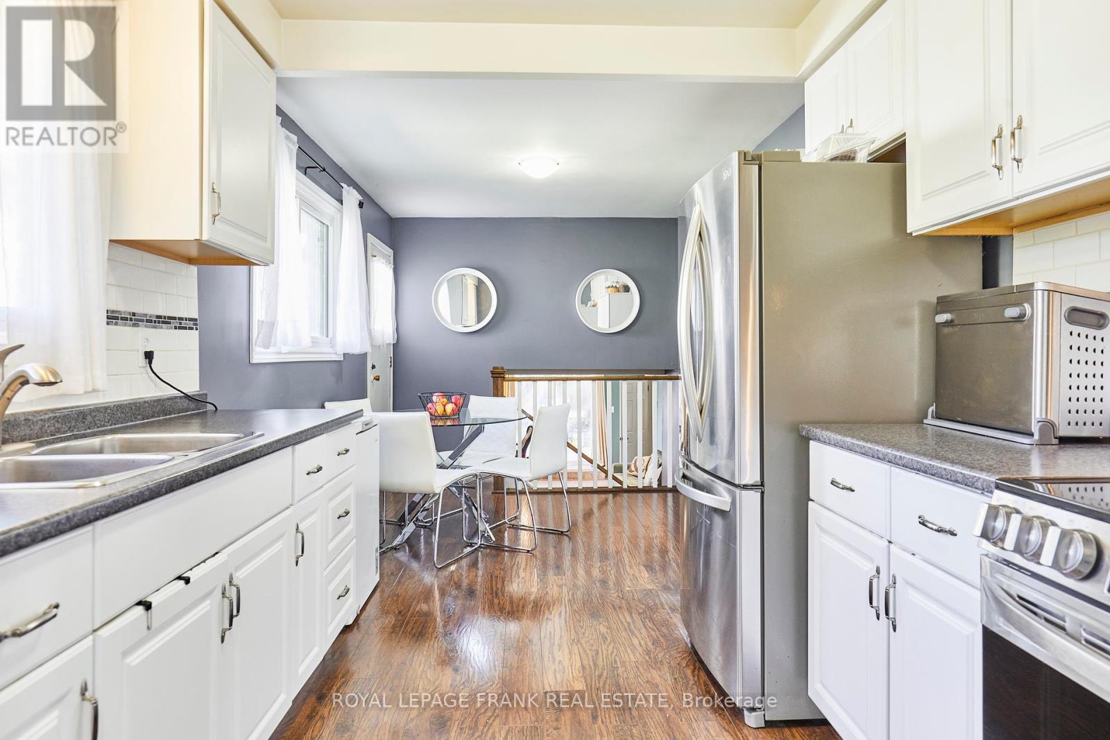 












733 CLIFTON DRIVE

,
Oshawa (Centennial),




Ontario
L1G2Y9

