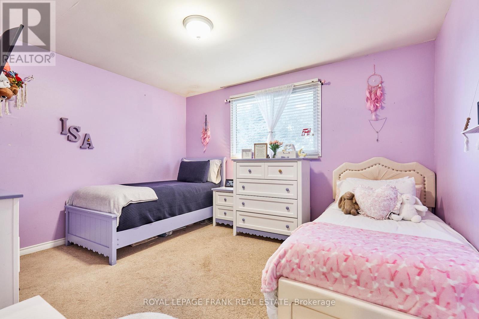 












733 CLIFTON DRIVE

,
Oshawa (Centennial),




Ontario
L1G2Y9

