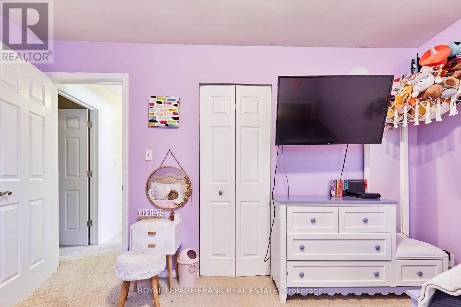 












733 CLIFTON DRIVE

,
Oshawa (Centennial),




Ontario
L1G2Y9

