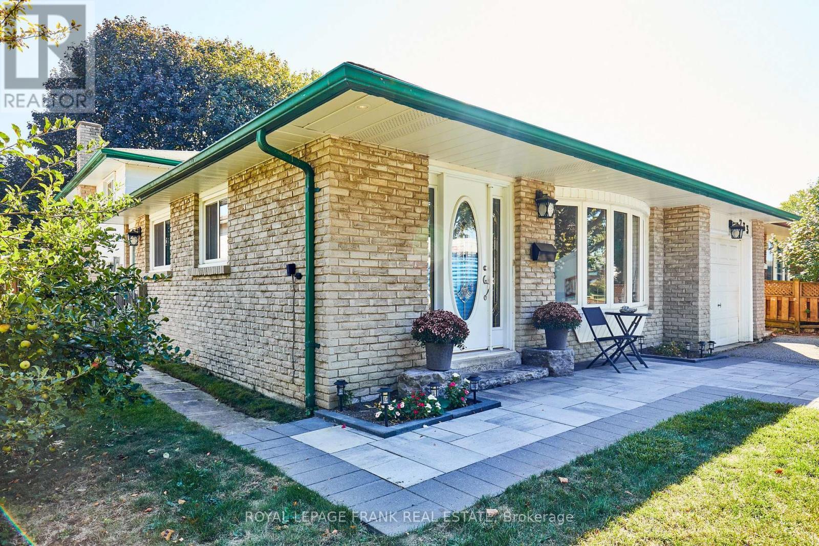 












733 CLIFTON DRIVE

,
Oshawa (Centennial),




Ontario
L1G2Y9

