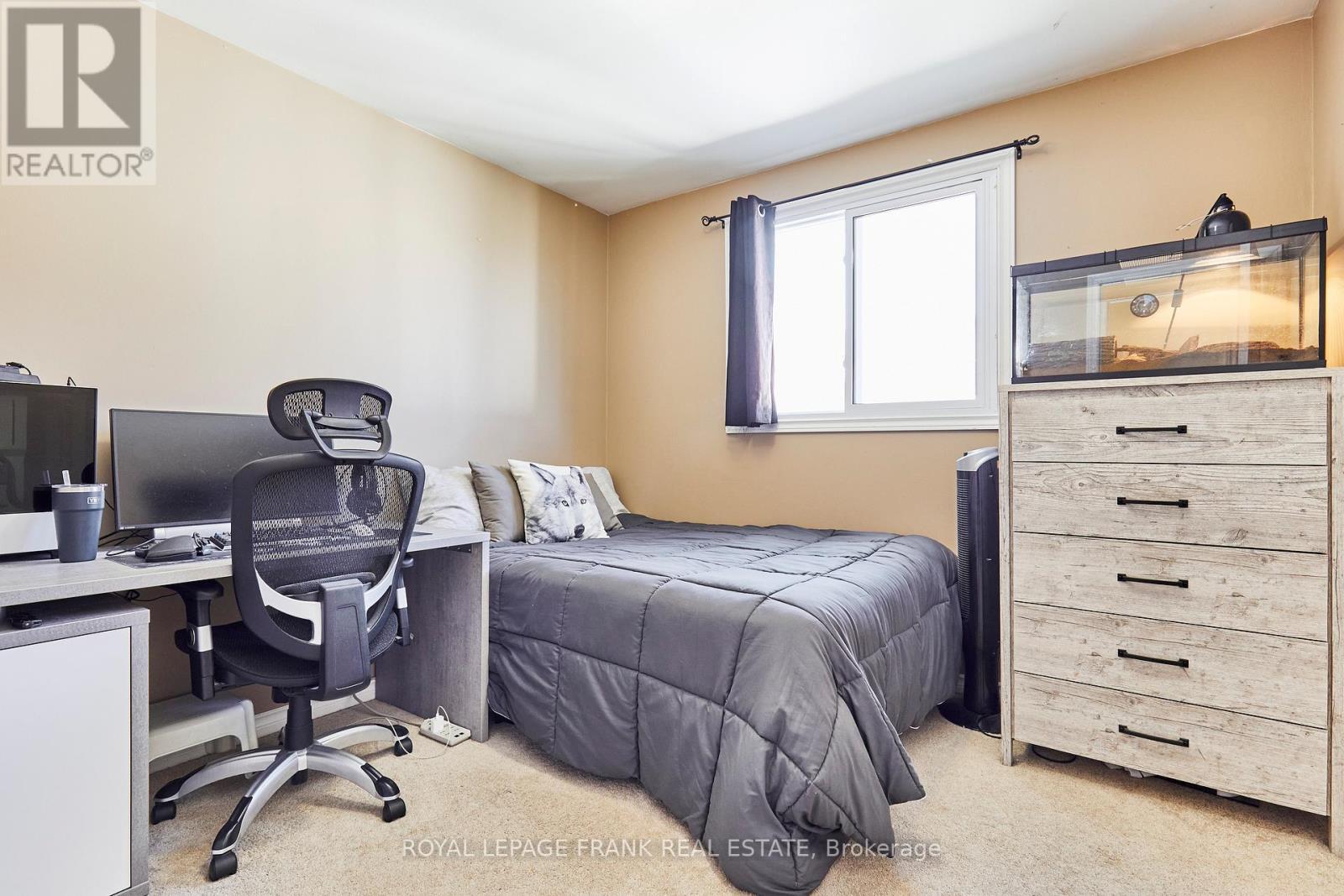 












733 CLIFTON DRIVE

,
Oshawa (Centennial),




Ontario
L1G2Y9

