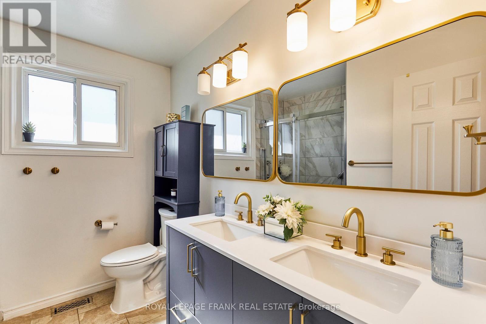 












733 CLIFTON DRIVE

,
Oshawa (Centennial),




Ontario
L1G2Y9

