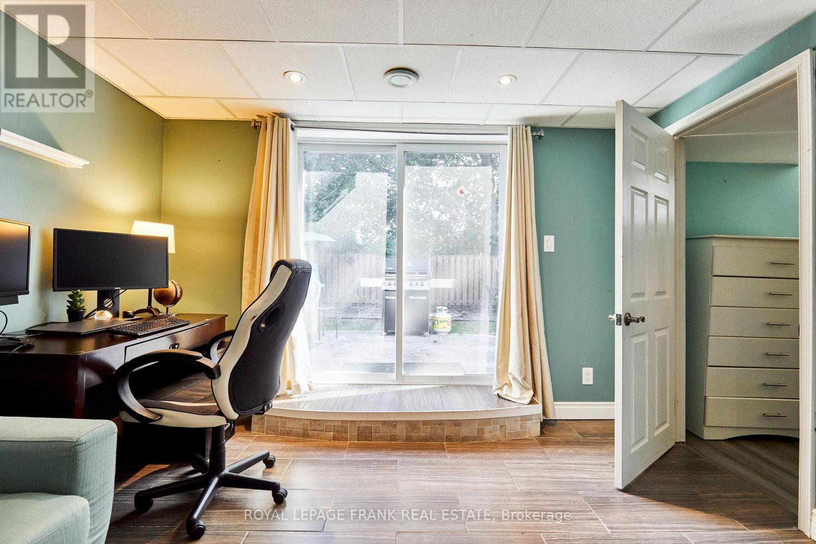 












733 CLIFTON DRIVE

,
Oshawa (Centennial),




Ontario
L1G2Y9

