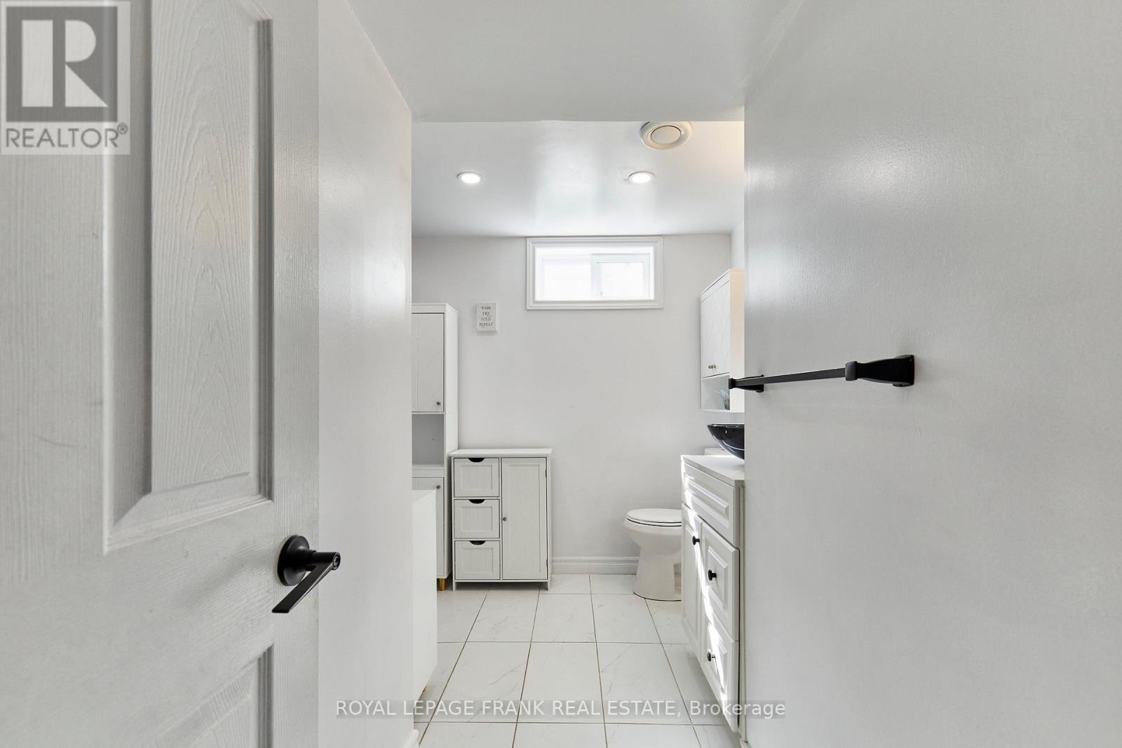 












733 CLIFTON DRIVE

,
Oshawa (Centennial),




Ontario
L1G2Y9

