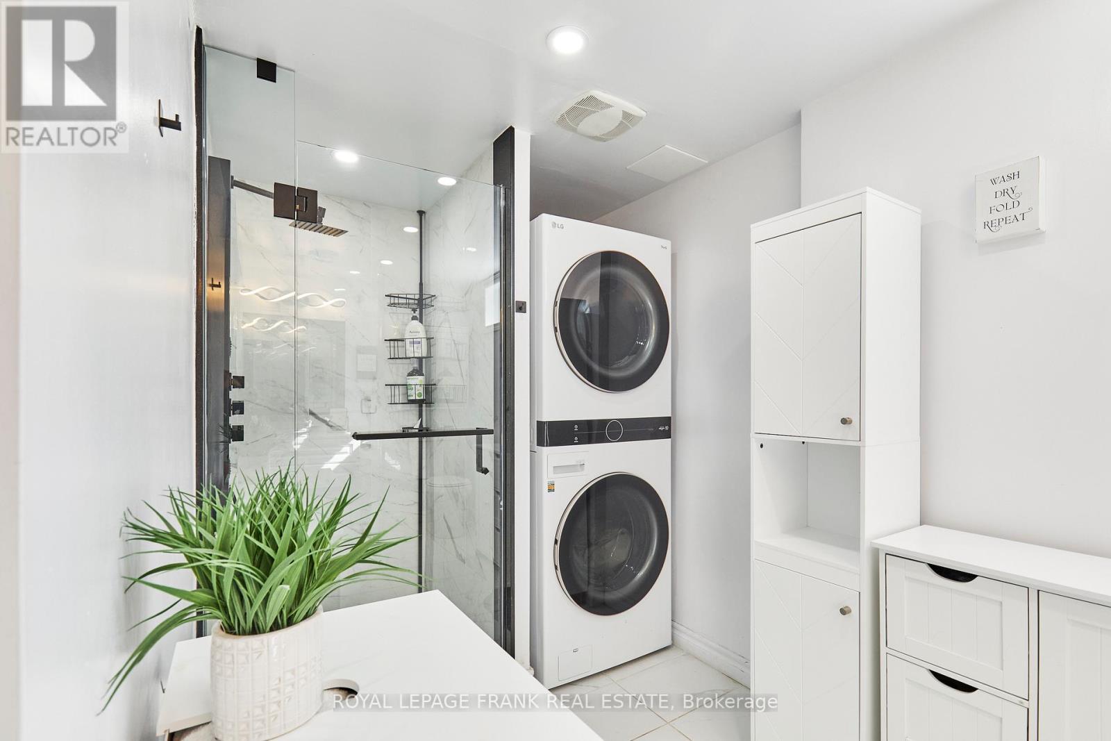 












733 CLIFTON DRIVE

,
Oshawa (Centennial),




Ontario
L1G2Y9

