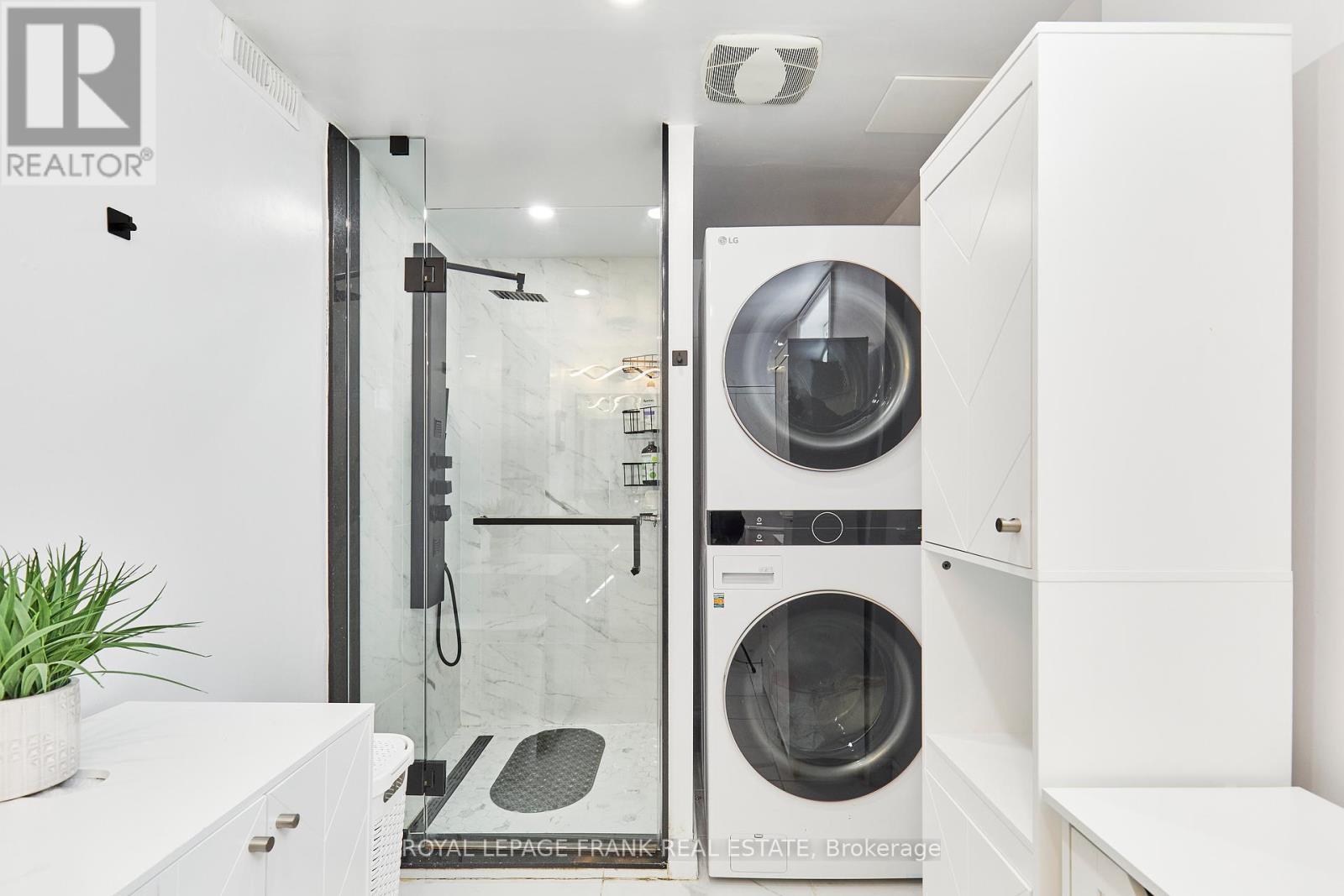 












733 CLIFTON DRIVE

,
Oshawa (Centennial),




Ontario
L1G2Y9

