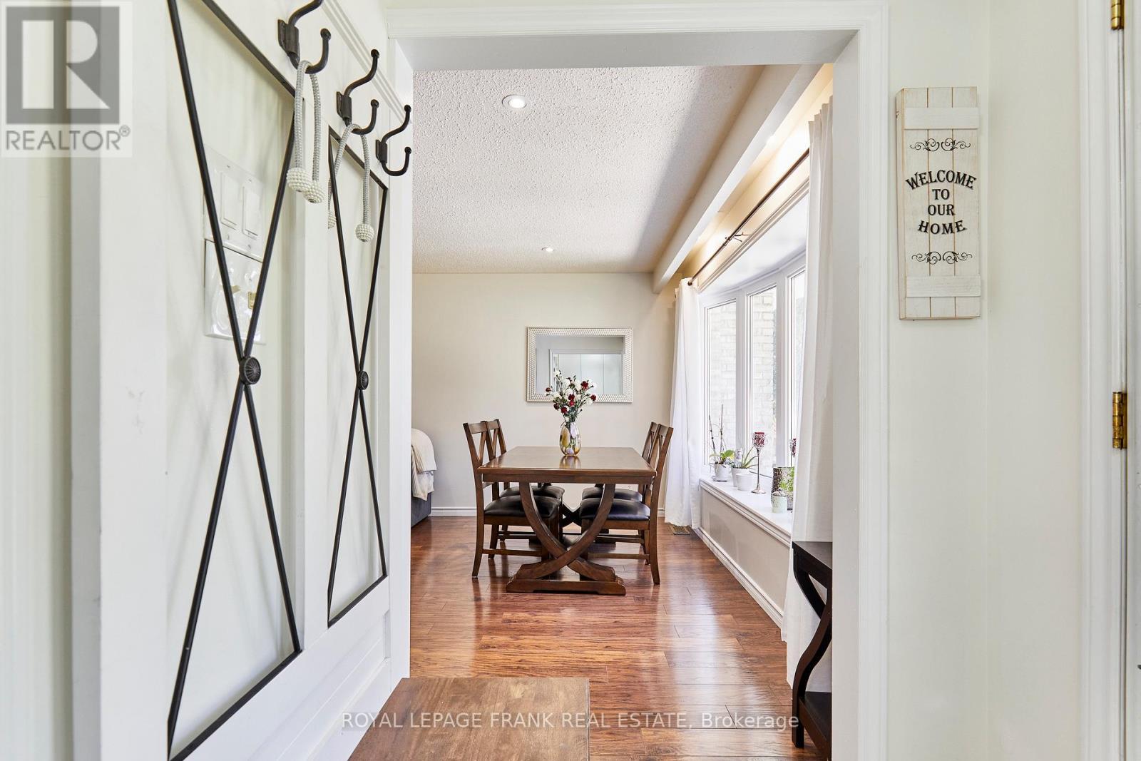 












733 CLIFTON DRIVE

,
Oshawa (Centennial),




Ontario
L1G2Y9

