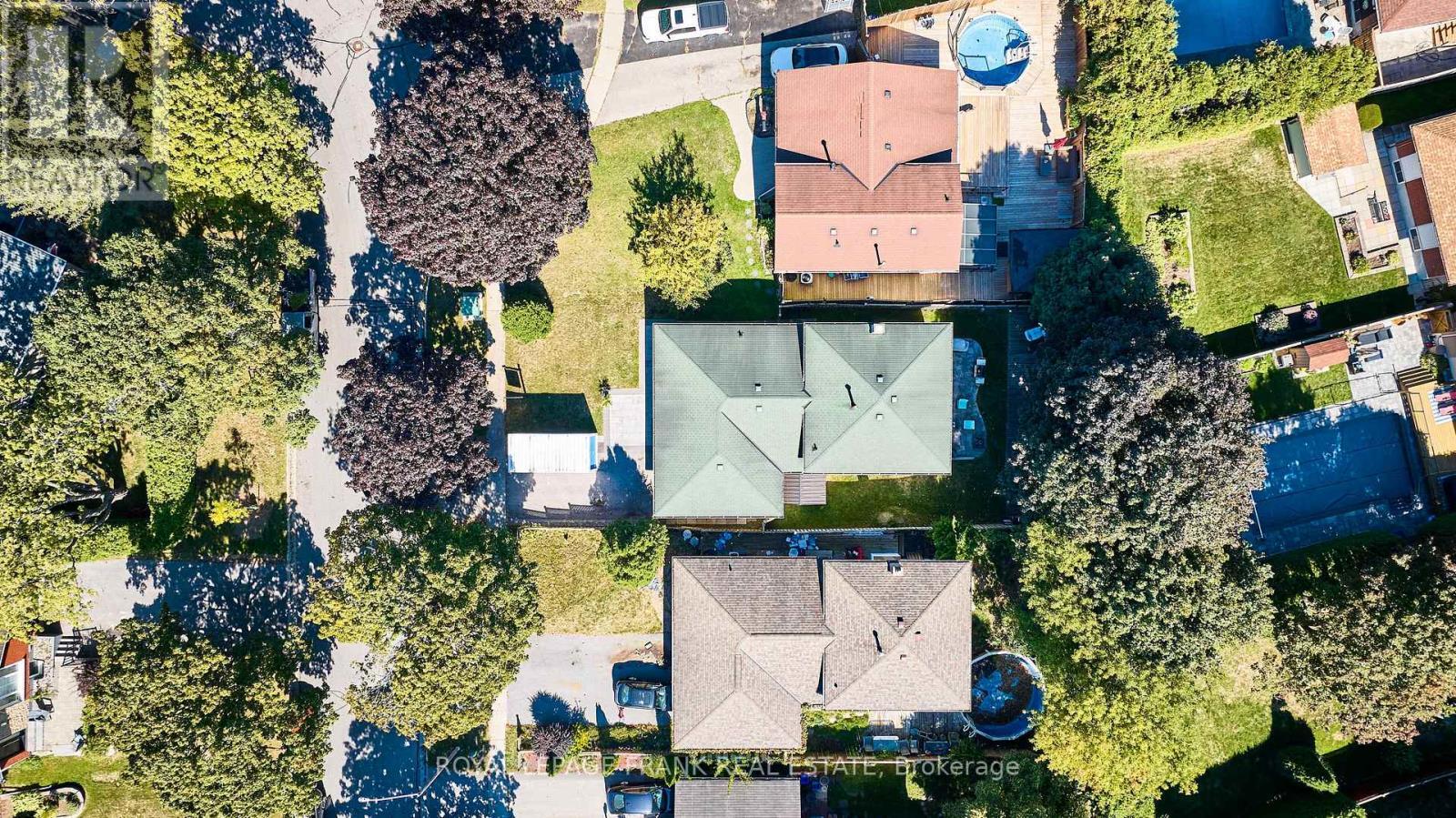 












733 CLIFTON DRIVE

,
Oshawa (Centennial),




Ontario
L1G2Y9


