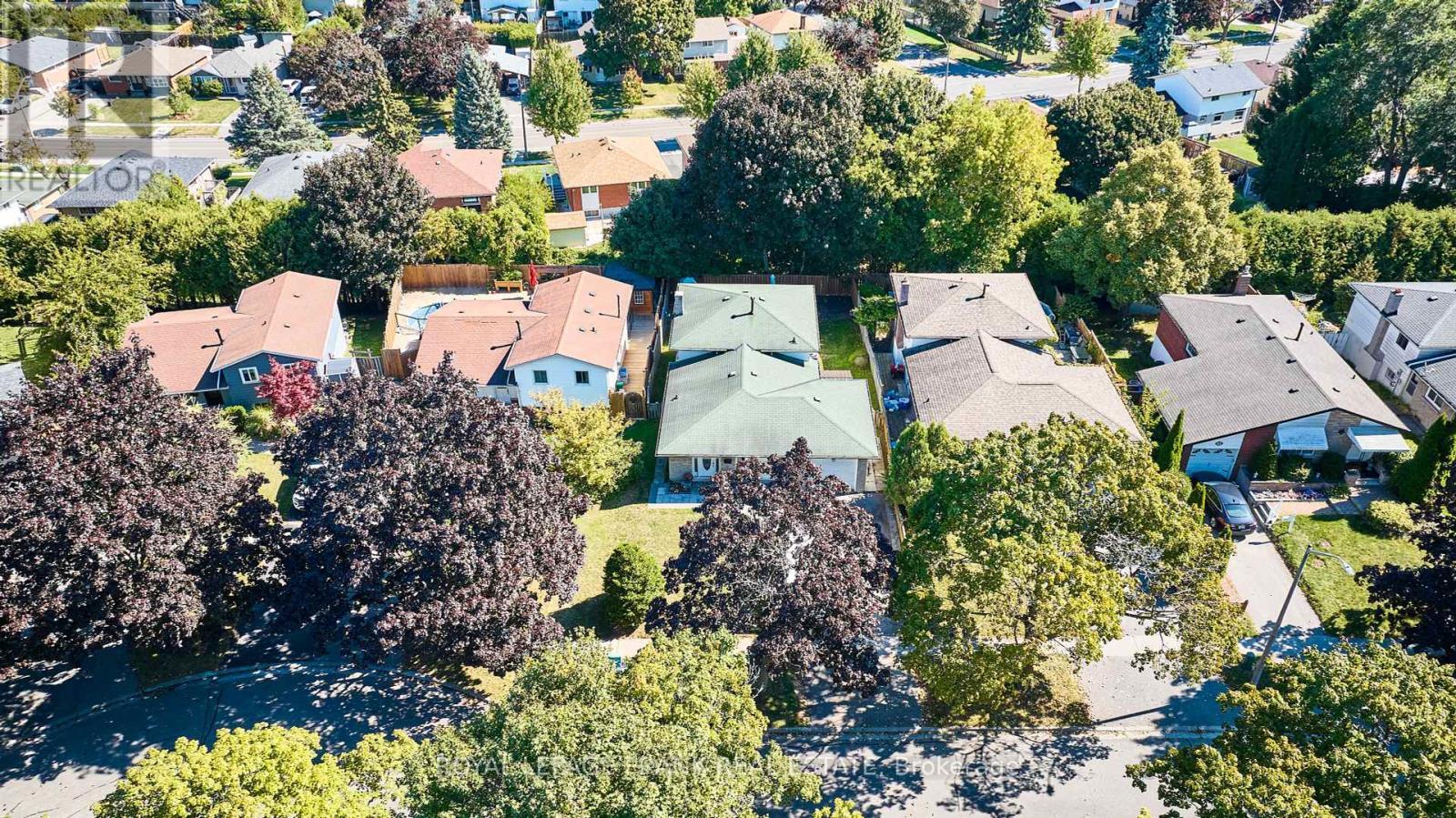 












733 CLIFTON DRIVE

,
Oshawa (Centennial),




Ontario
L1G2Y9

