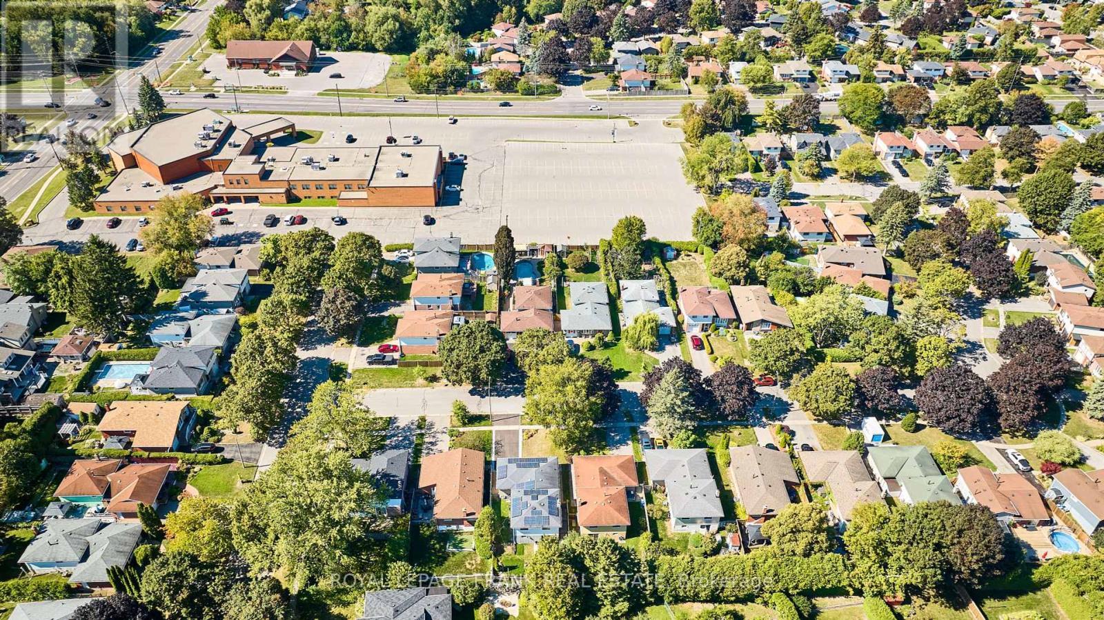 












733 CLIFTON DRIVE

,
Oshawa (Centennial),




Ontario
L1G2Y9

