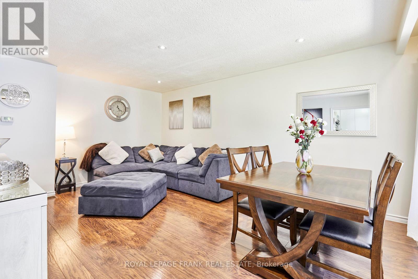 












733 CLIFTON DRIVE

,
Oshawa (Centennial),




Ontario
L1G2Y9

