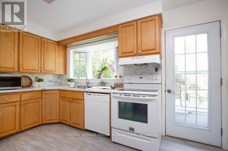 












5 ACADIA DRIVE

,
Cobourg,




Ontario
K9A1T8

