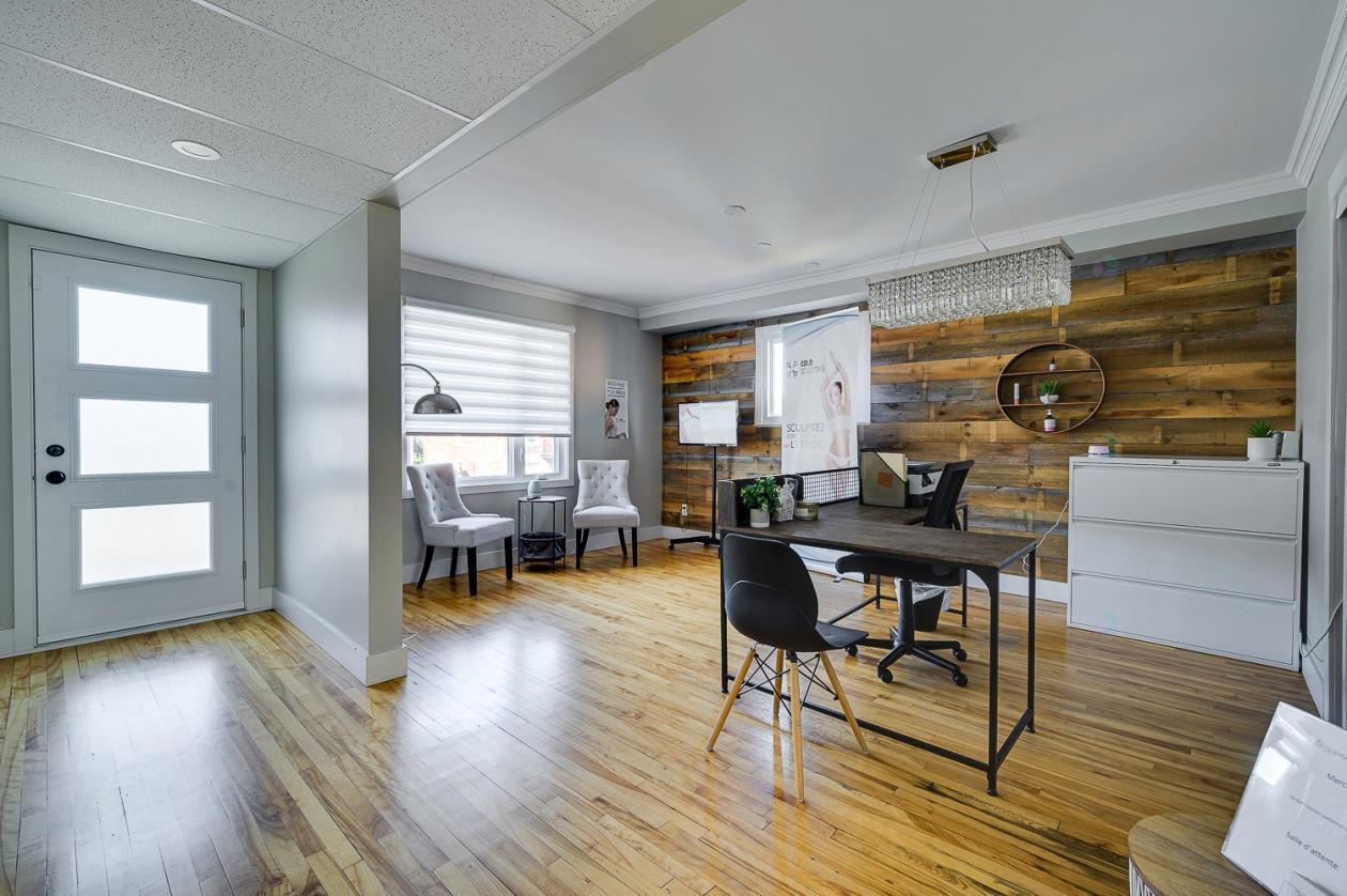 









121

 - 123


Rue De Martigny O.

,
Saint-Jérôme,




QC
J7Y2G2

