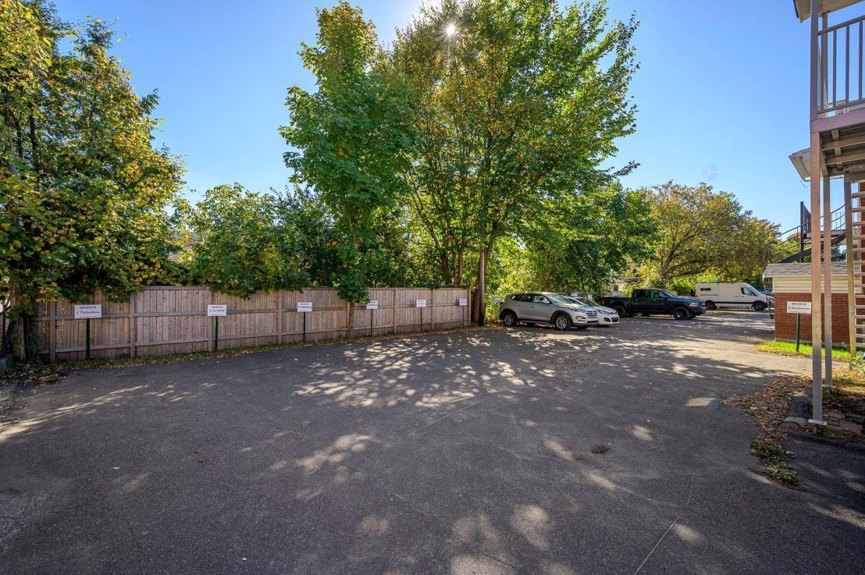 









121

 - 123


Rue De Martigny O.

,
Saint-Jérôme,




QC
J7Y2G2


