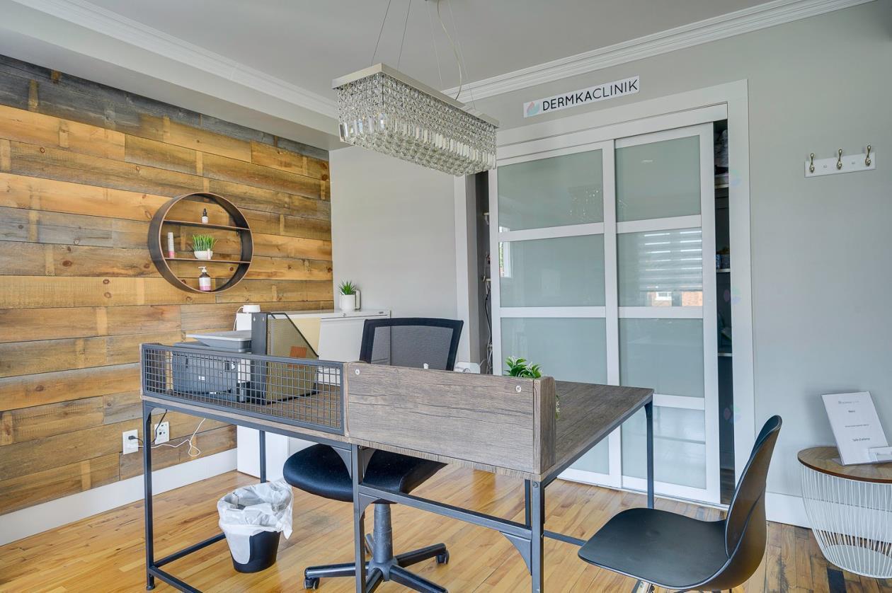 









121

 - 123


Rue De Martigny O.

,
Saint-Jérôme,




QC
J7Y2G2

