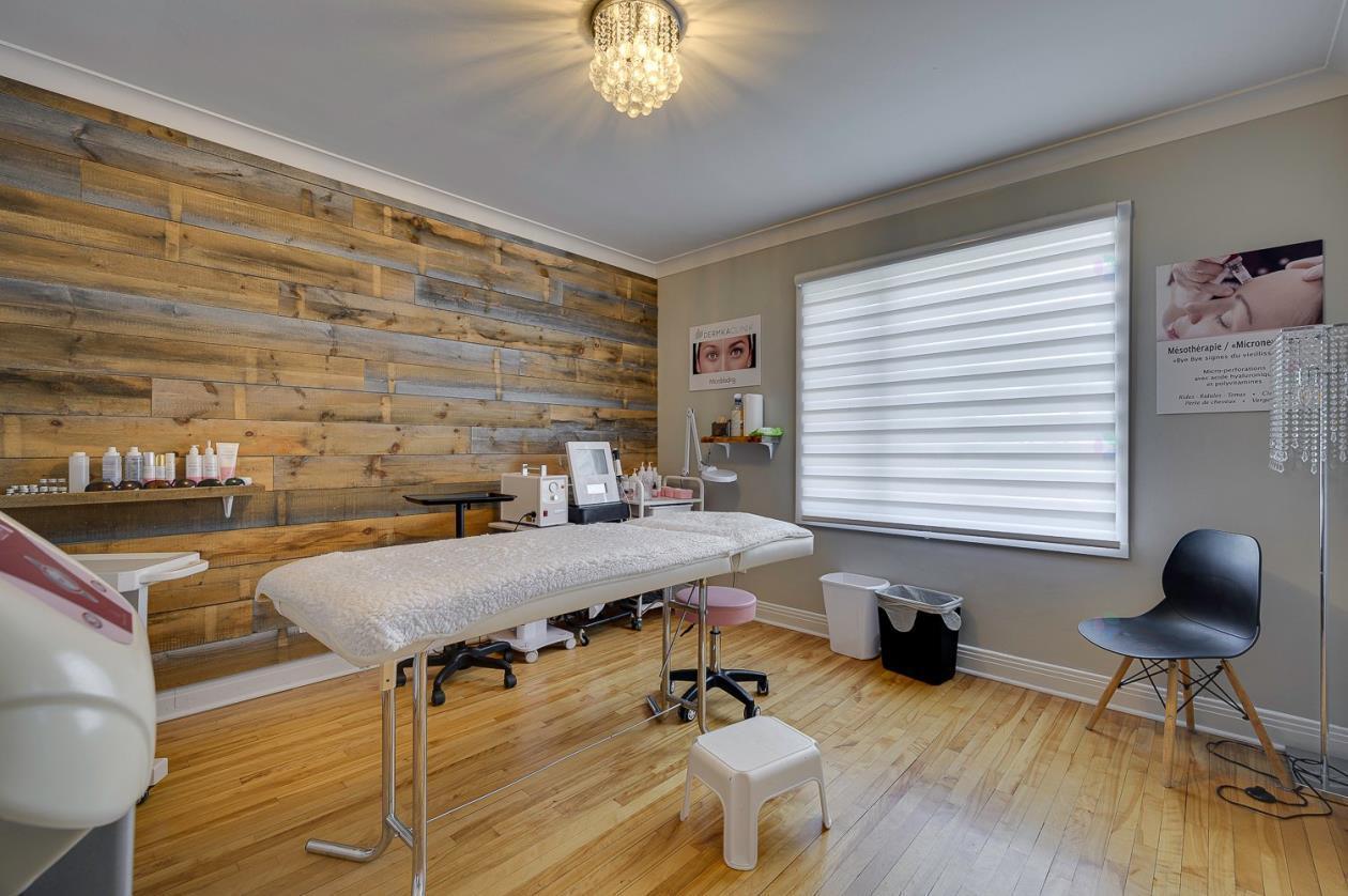 









121

 - 123


Rue De Martigny O.

,
Saint-Jérôme,




QC
J7Y2G2

