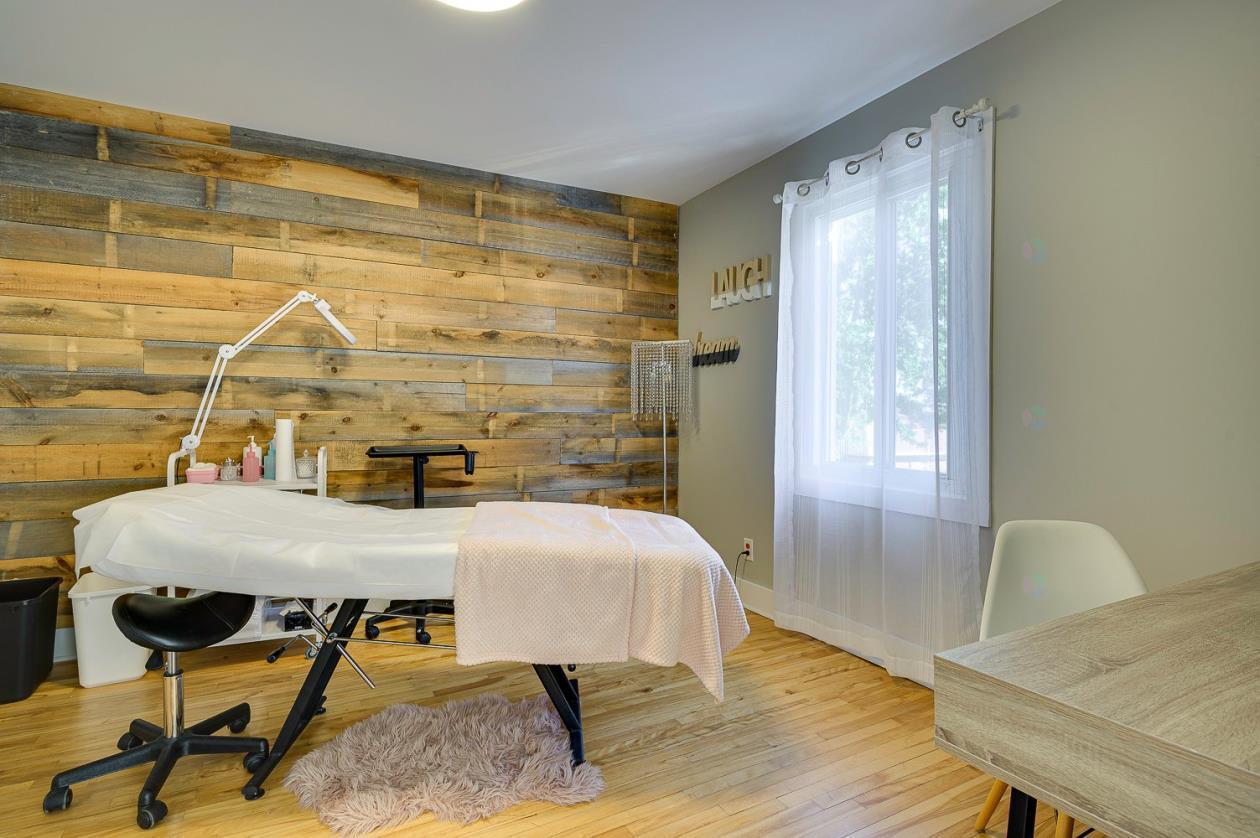 









121

 - 123


Rue De Martigny O.

,
Saint-Jérôme,




QC
J7Y2G2

