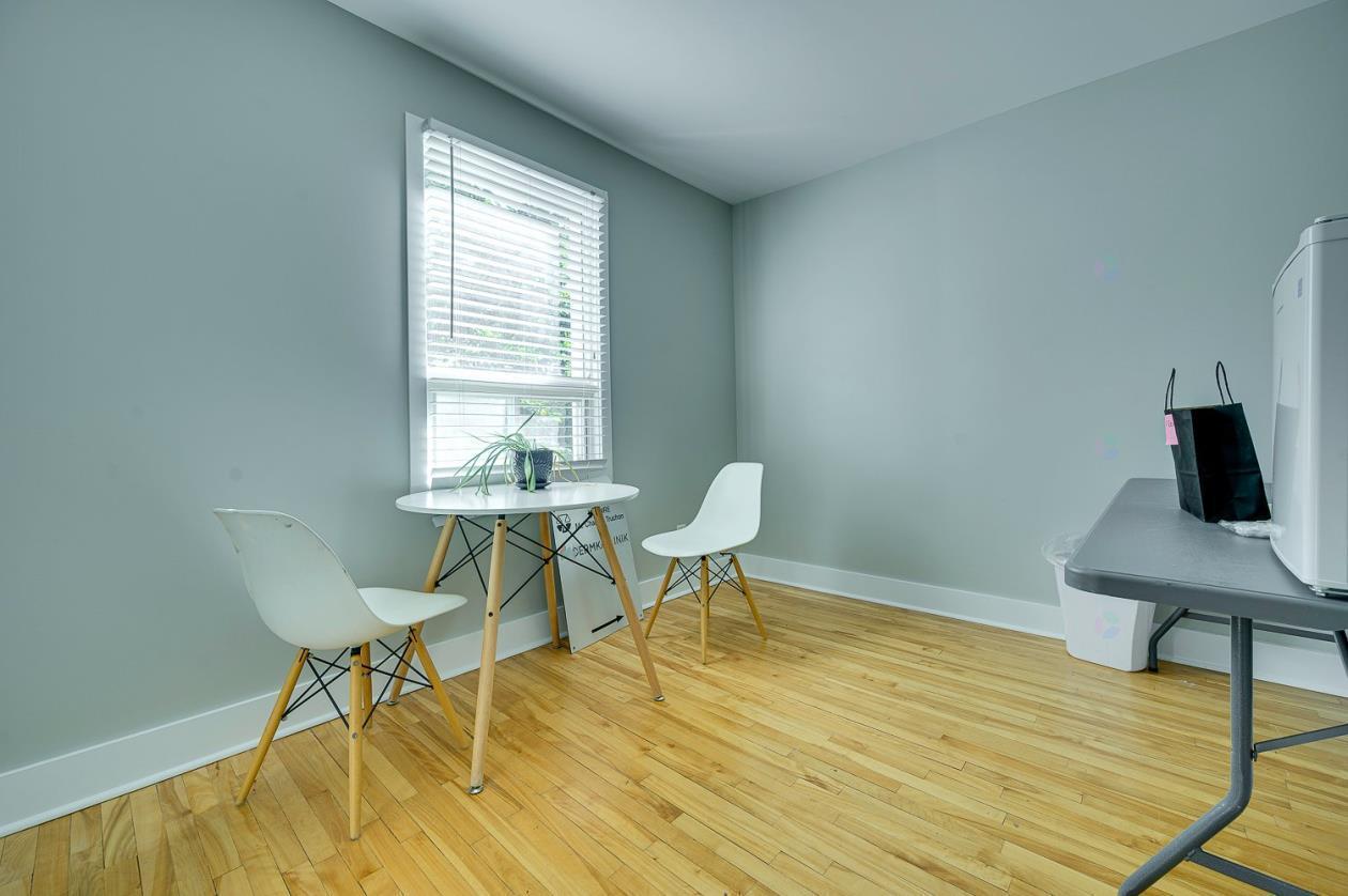 









121

 - 123


Rue De Martigny O.

,
Saint-Jérôme,




QC
J7Y2G2

