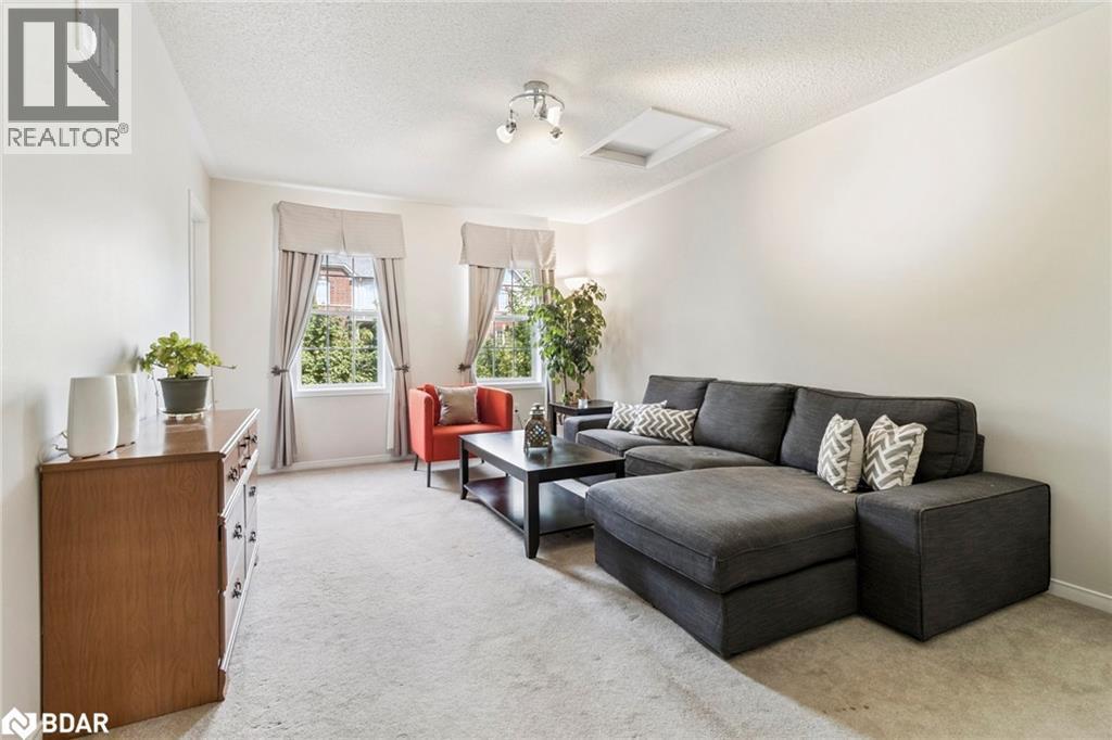 












90 GEORGIAN Drive

,
Oakville,




Ontario
L6H6V1

