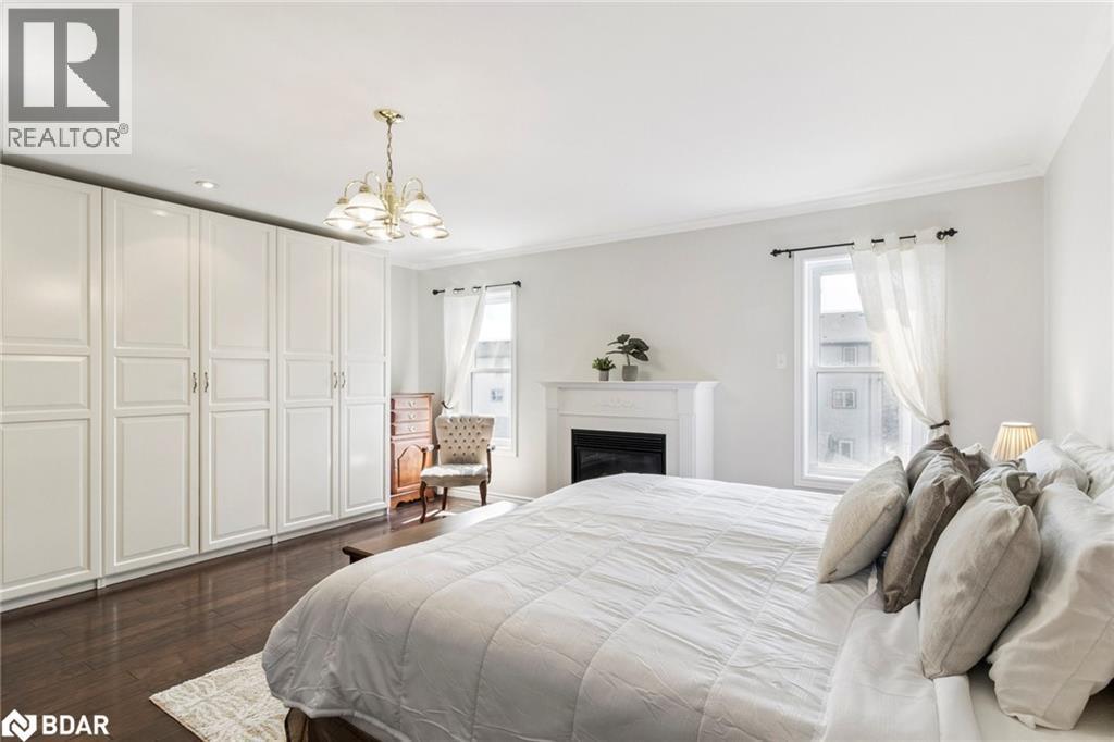 












90 GEORGIAN Drive

,
Oakville,




Ontario
L6H6V1

