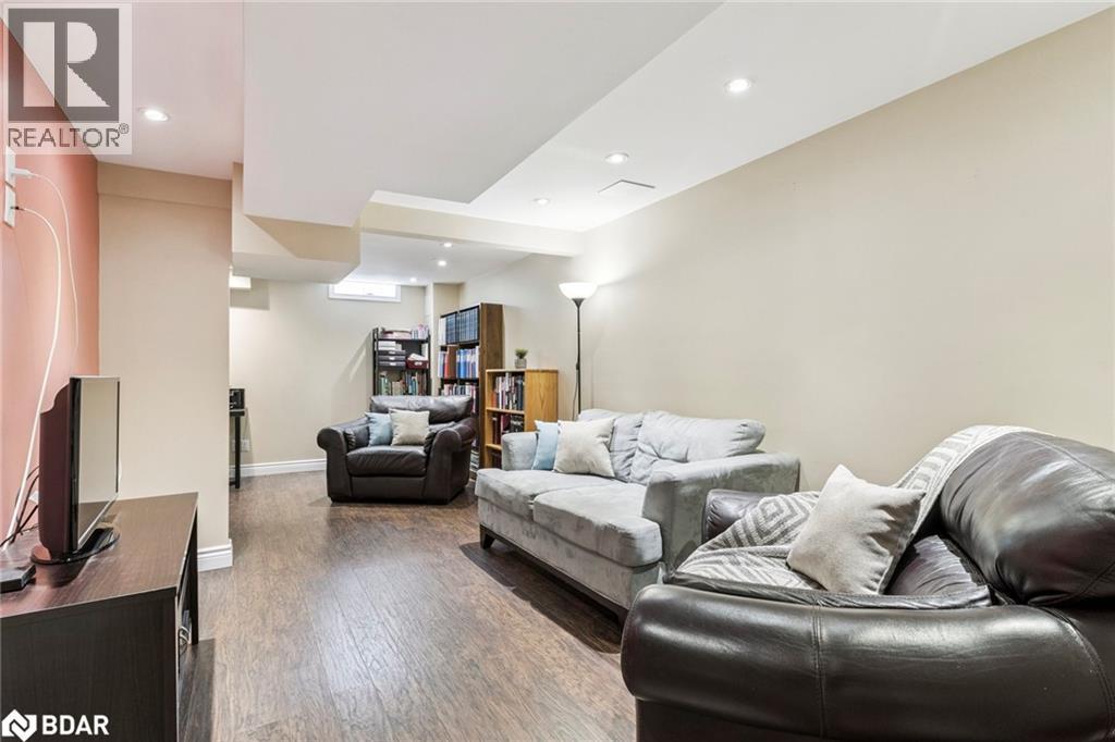 












90 GEORGIAN Drive

,
Oakville,




Ontario
L6H6V1

