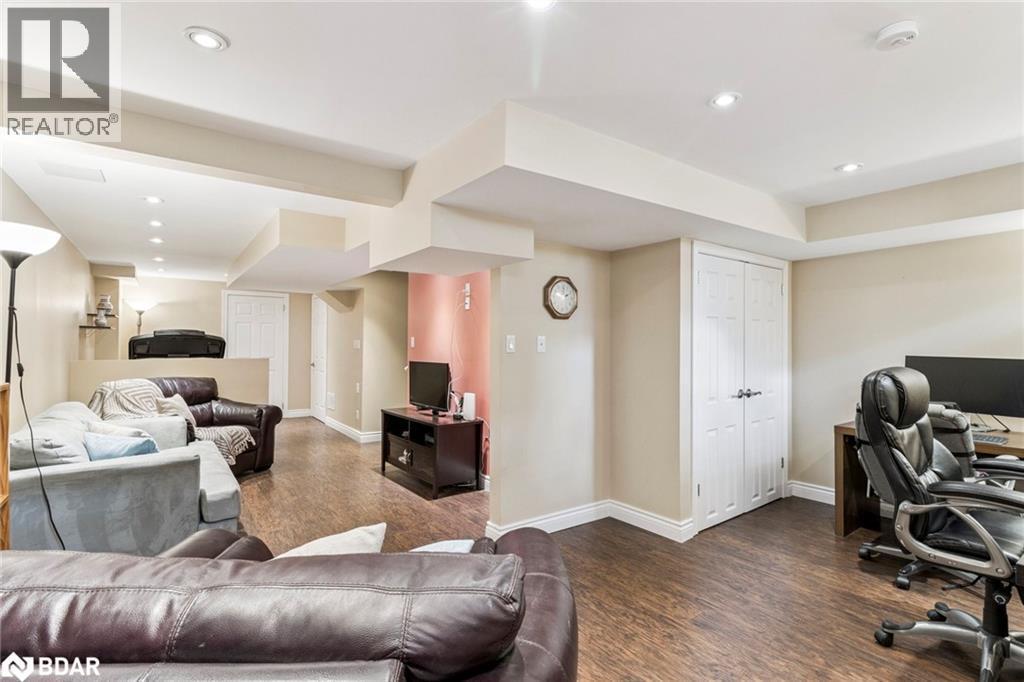 












90 GEORGIAN Drive

,
Oakville,




Ontario
L6H6V1

